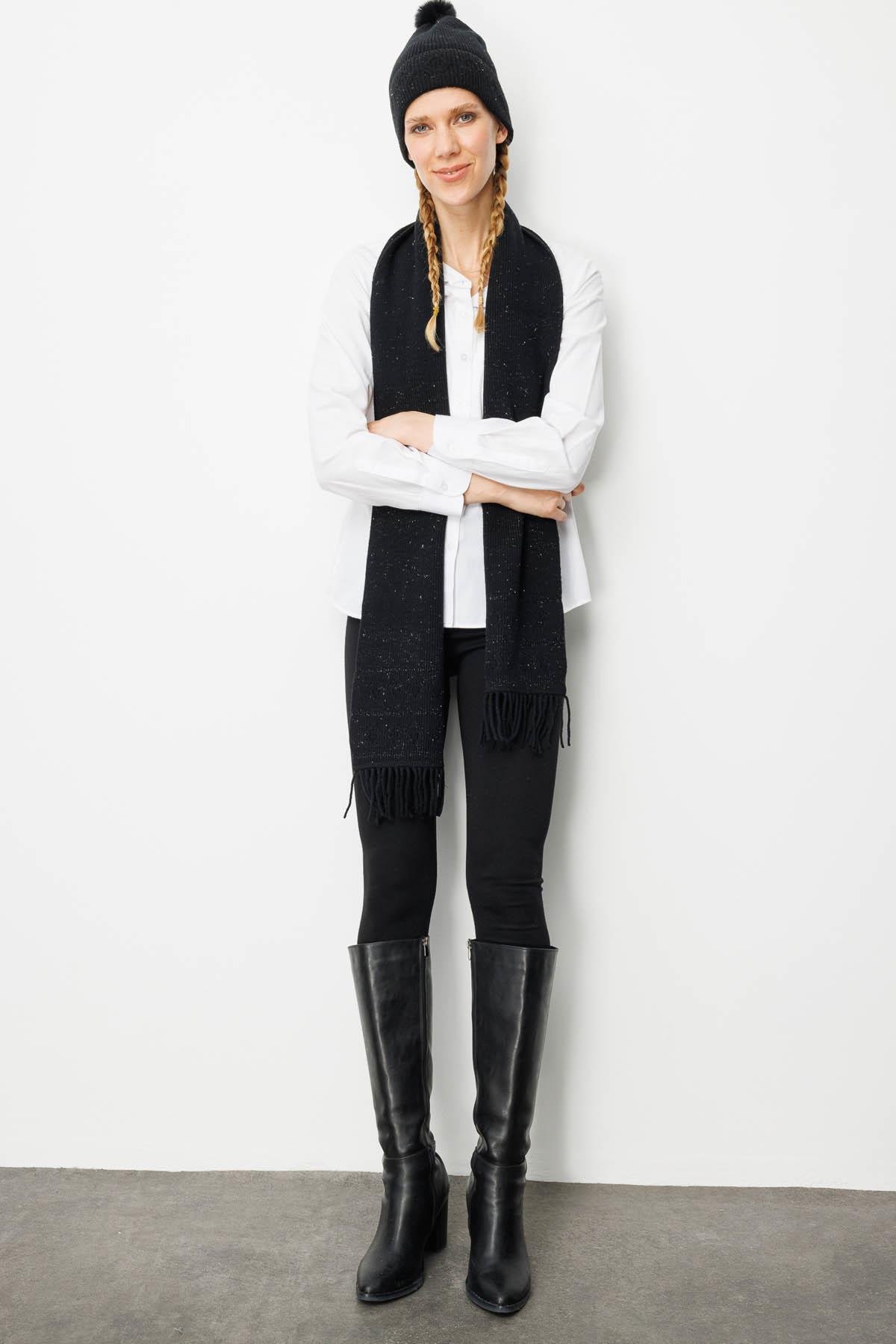 25073Kadın Simli Jakarlı Püsküllü Yün Kaşkol Siyah