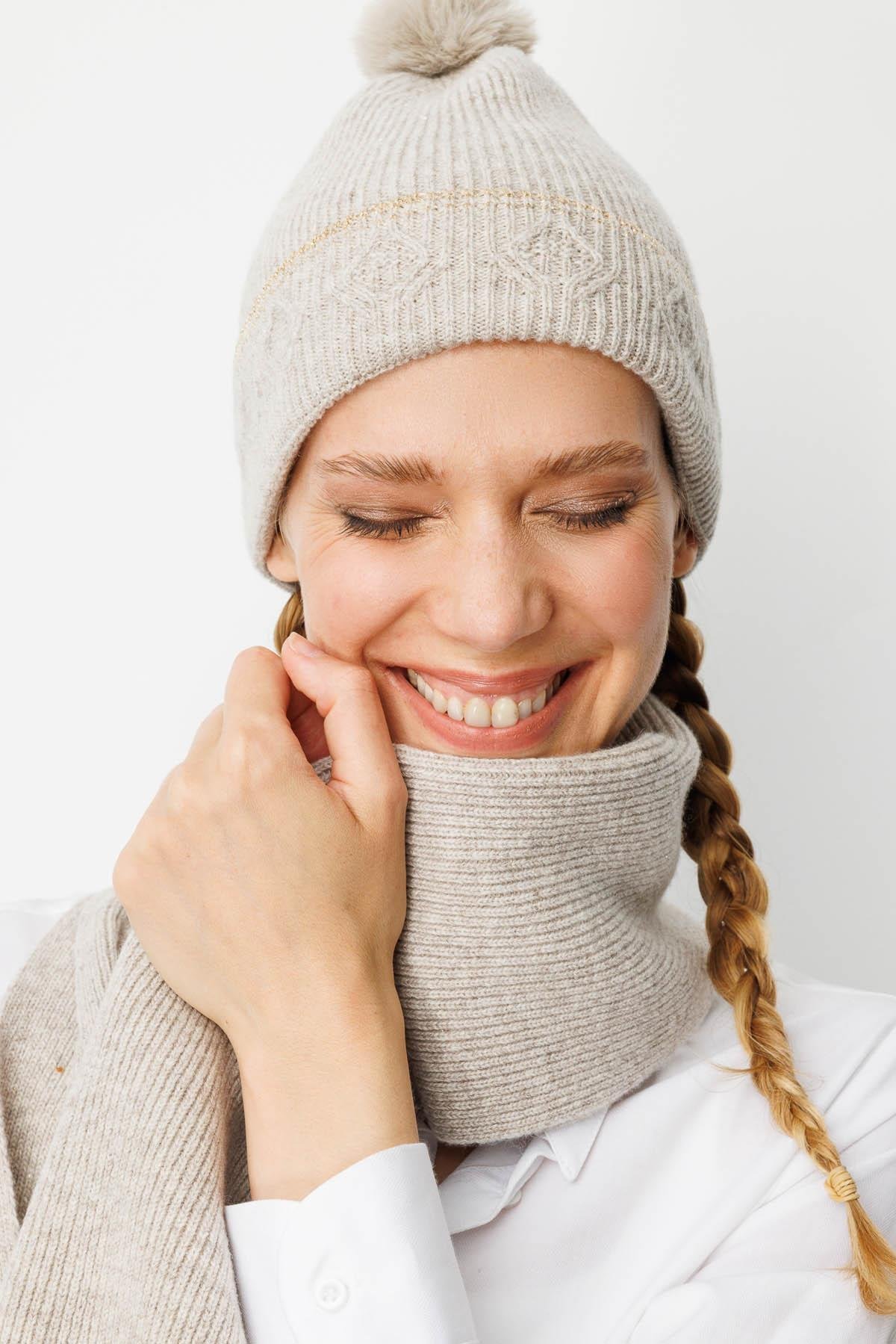 25073Kadın Simli Jakarlı Püsküllü Yün Kaşkol V.Bej