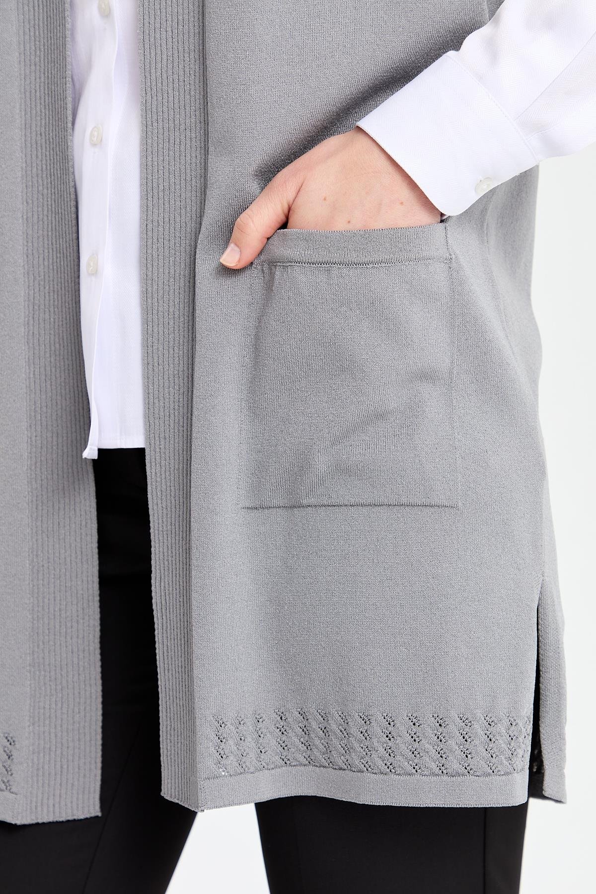 24352Kadın Sırtı ve Eteği Ajurlu İnce Triko Yelek Füme