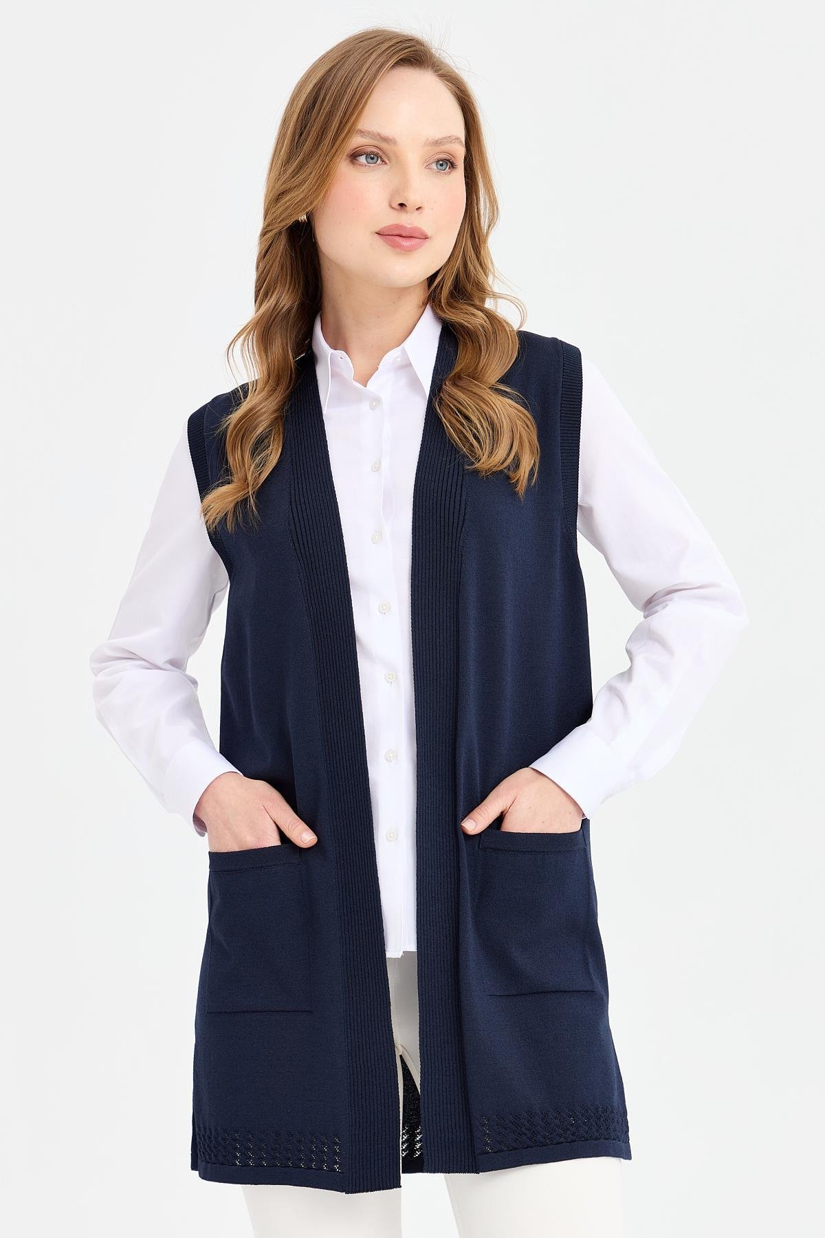 24352Kadın Sırtı ve Eteği Ajurlu İnce Triko Yelek Lacivert