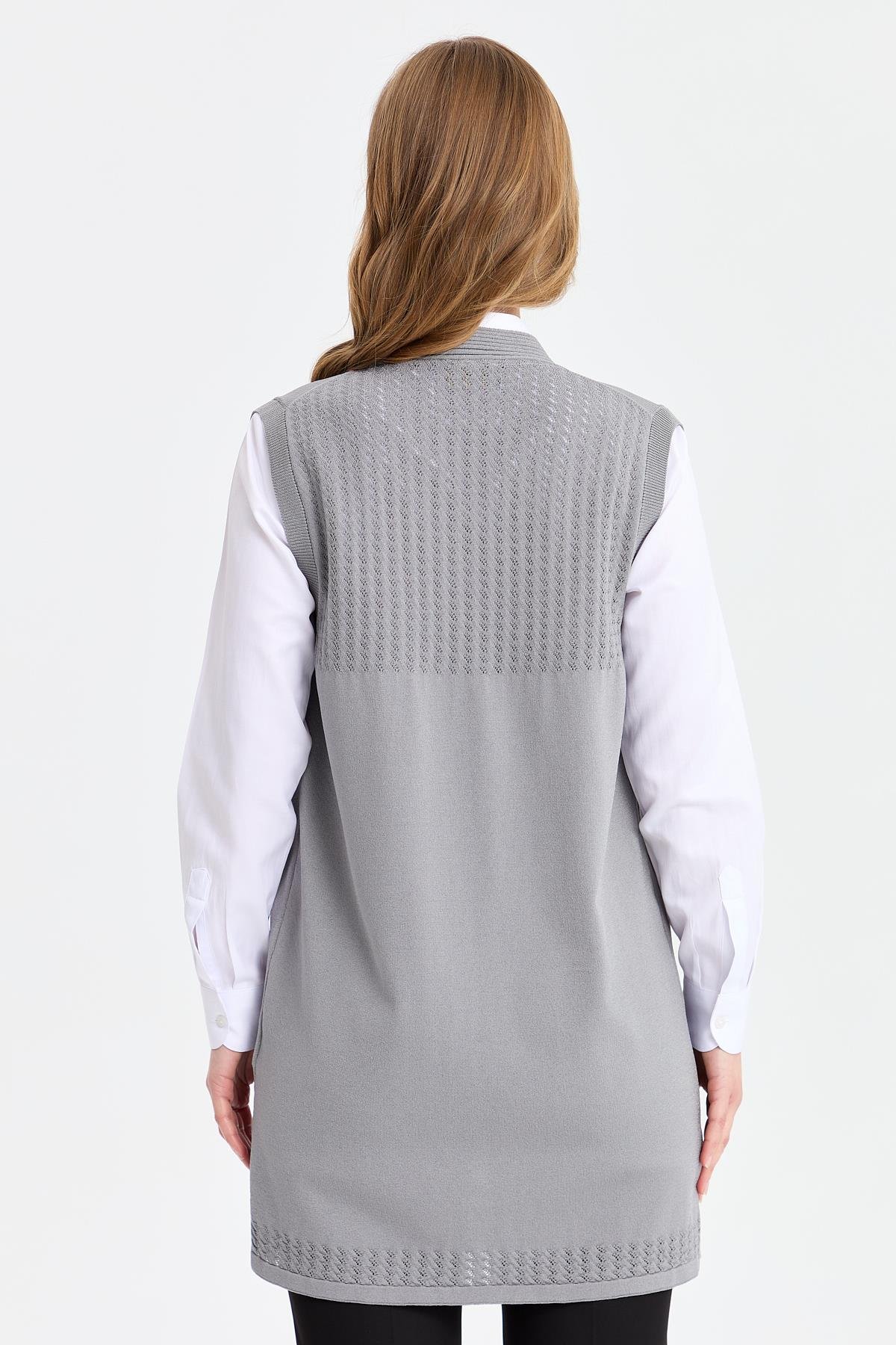 24352Kadın Sırtı ve Eteği Ajurlu İnce Triko Yelek Füme