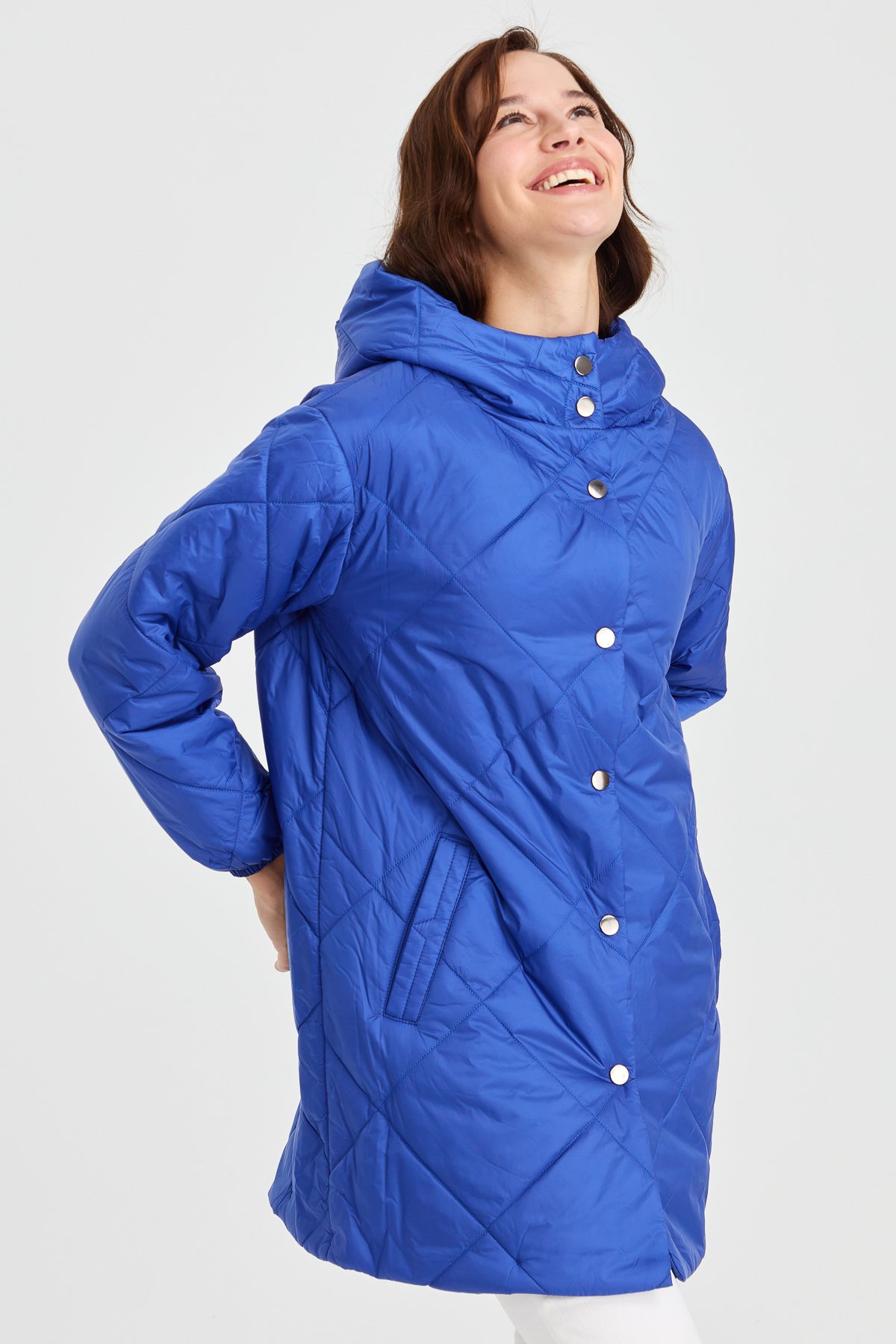 23403Kadın Şişme Kareli Uzun Kaban Saks