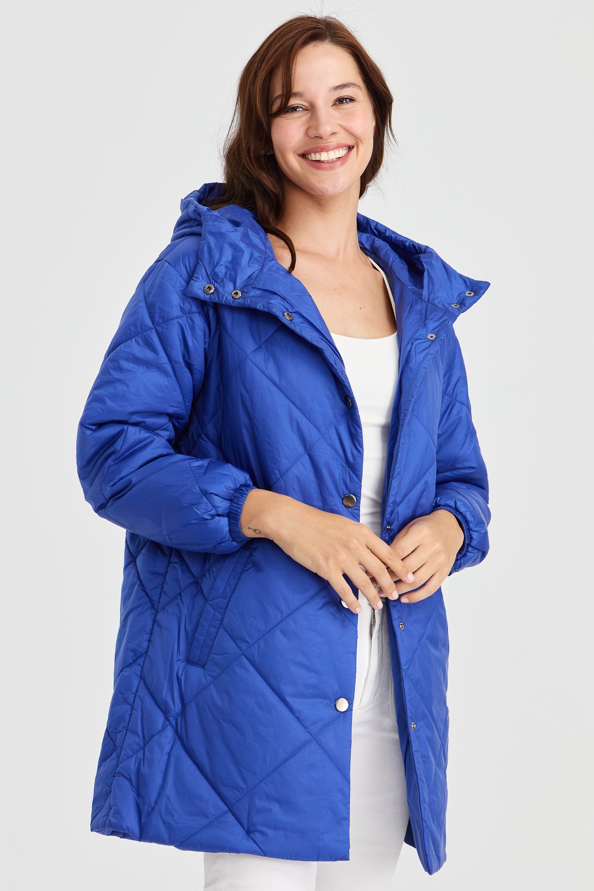 23403Kadın Şişme Kareli Uzun Kaban Saks