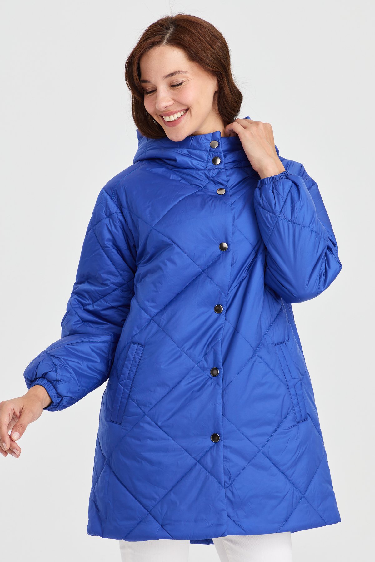 23403Kadın Şişme Kareli Uzun Kaban Saks