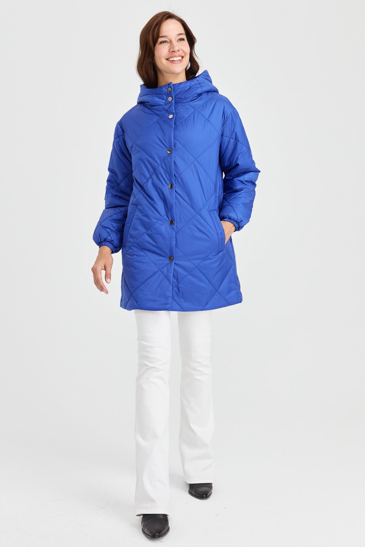 23403Kadın Şişme Kareli Uzun Kaban Saks