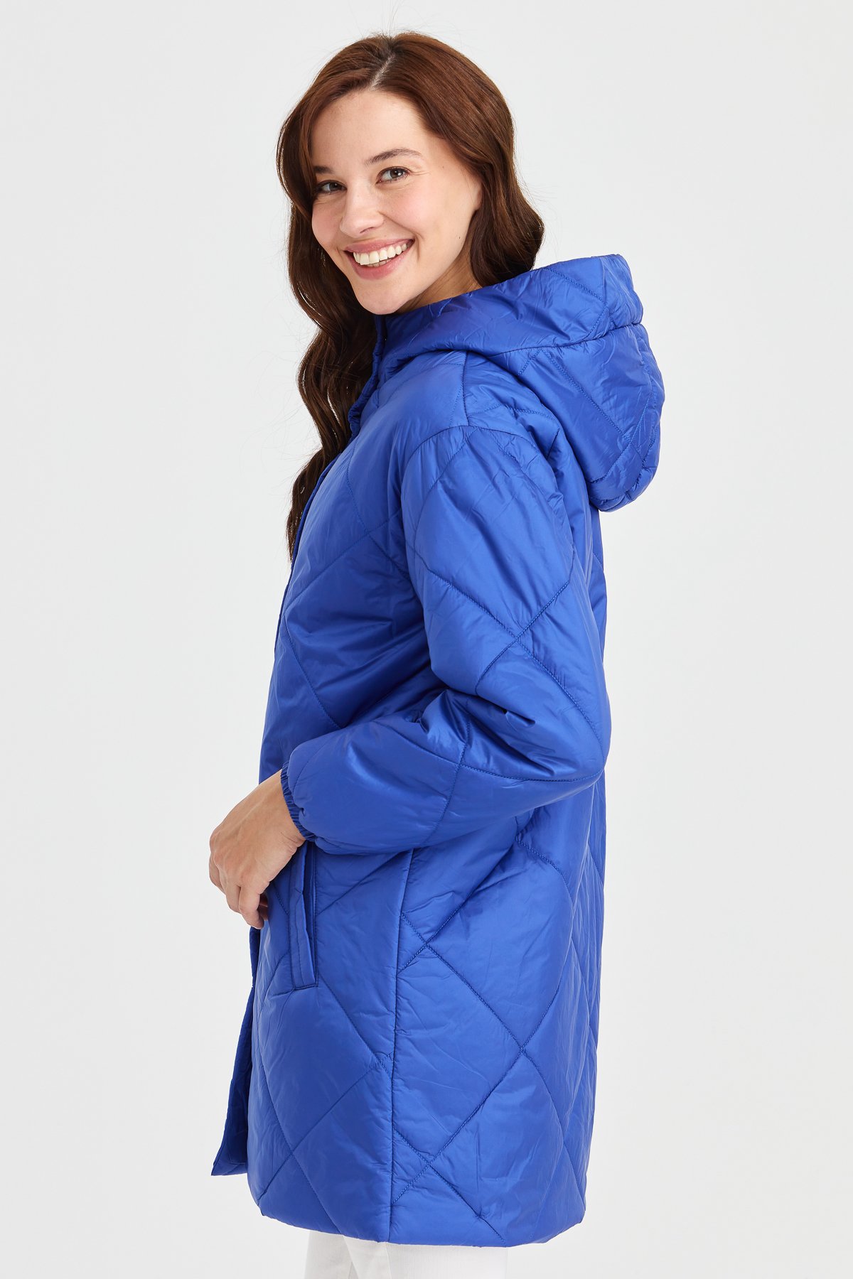 23403Kadın Şişme Kareli Uzun Kaban Saks