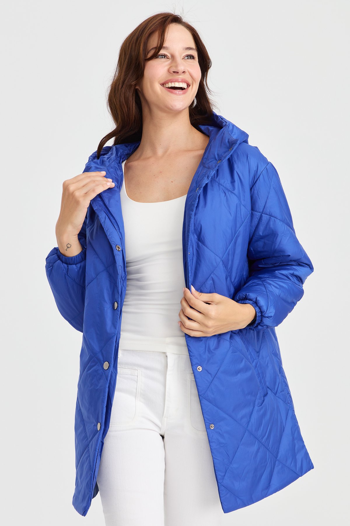 23403Kadın Şişme Kareli Uzun Kaban Saks