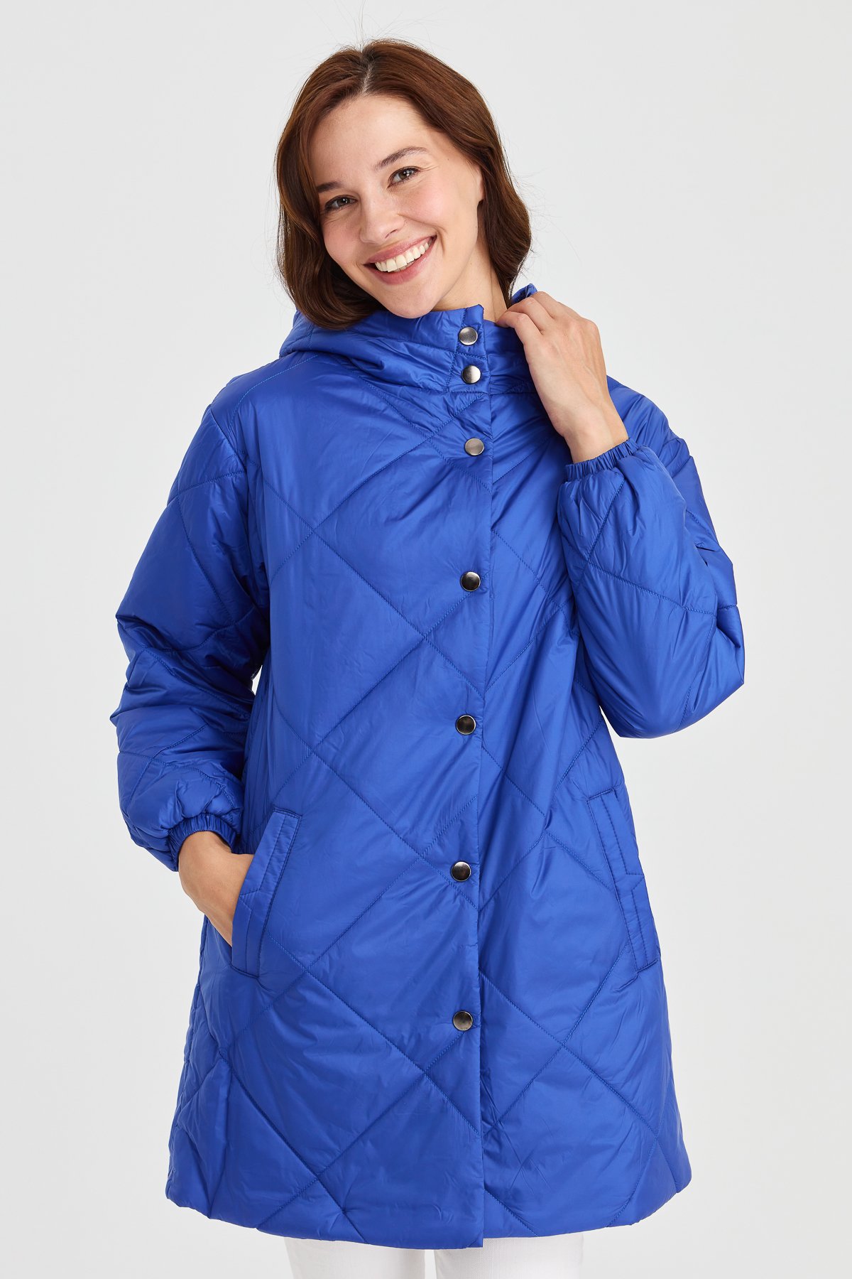 23403Kadın Şişme Kareli Uzun Kaban Saks