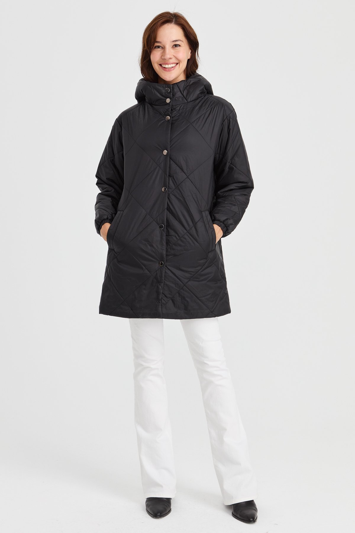 23403Kadın Şişme Kareli Uzun Kaban Siyah