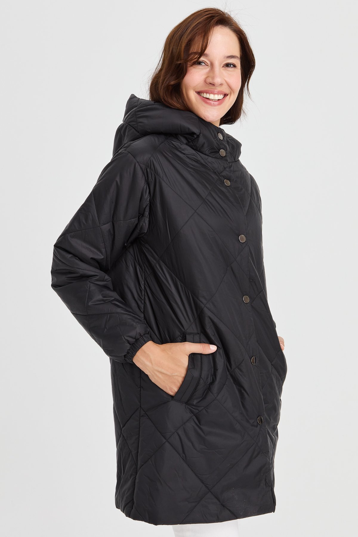 23403Kadın Şişme Kareli Uzun Kaban Siyah