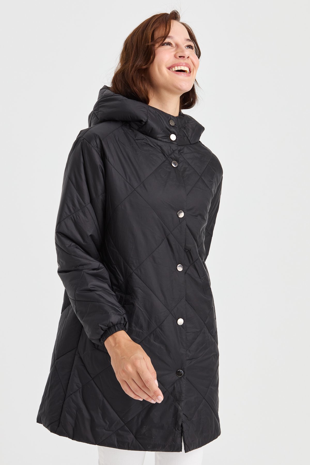 23403Kadın Şişme Kareli Uzun Kaban Siyah