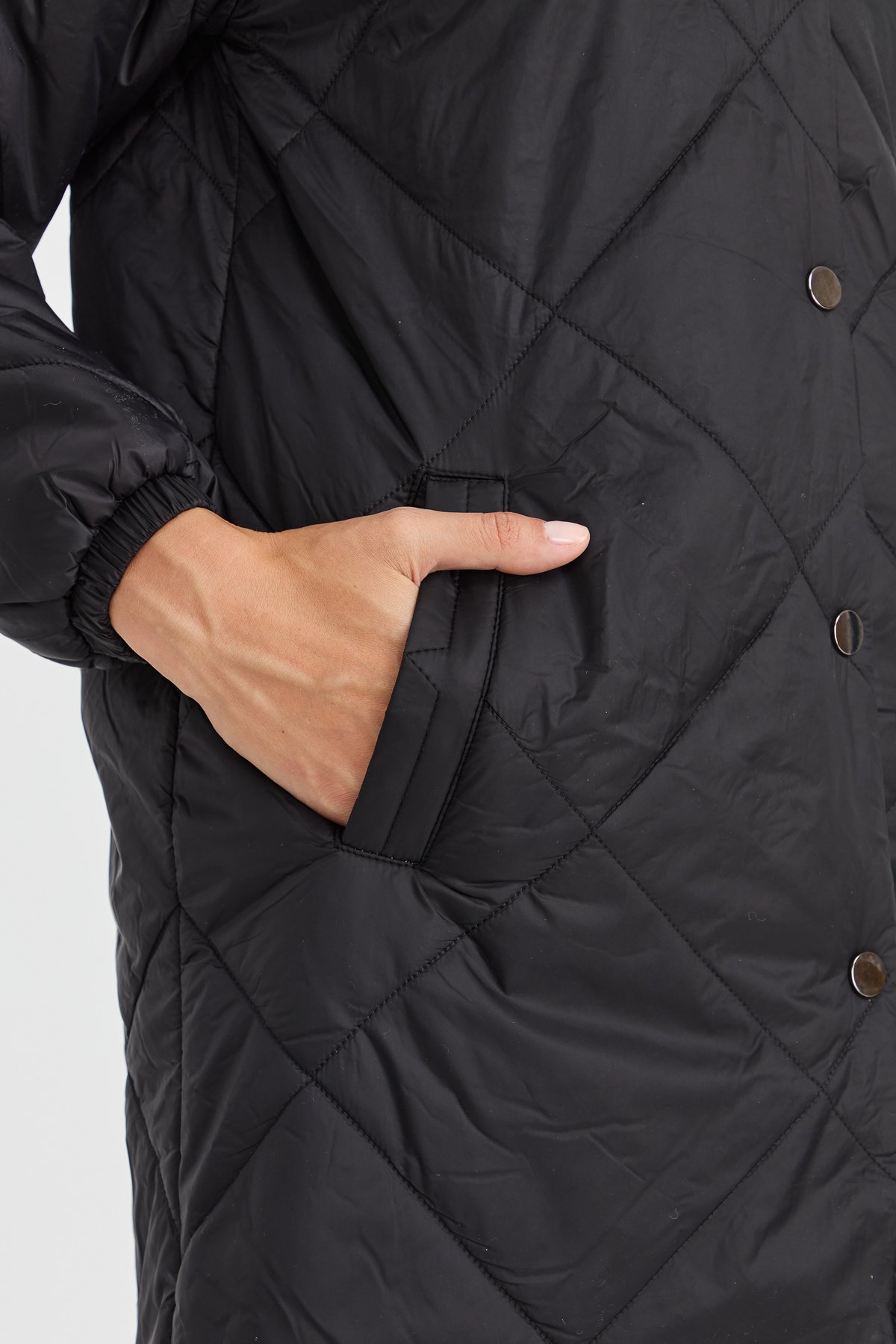 23403Kadın Şişme Kareli Uzun Kaban Siyah