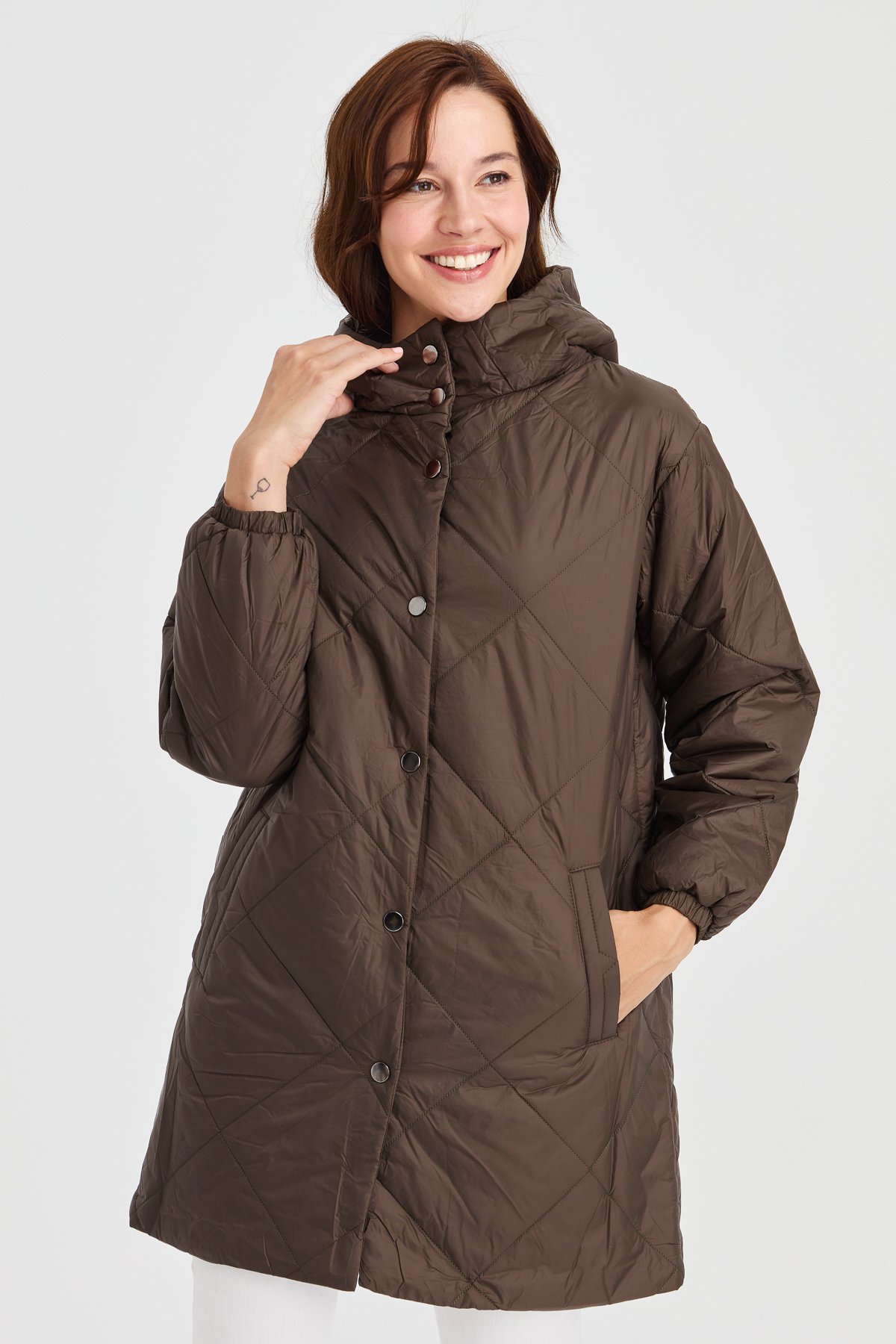 23403Kadın Şişme Kareli Uzun Kaban Yeşil