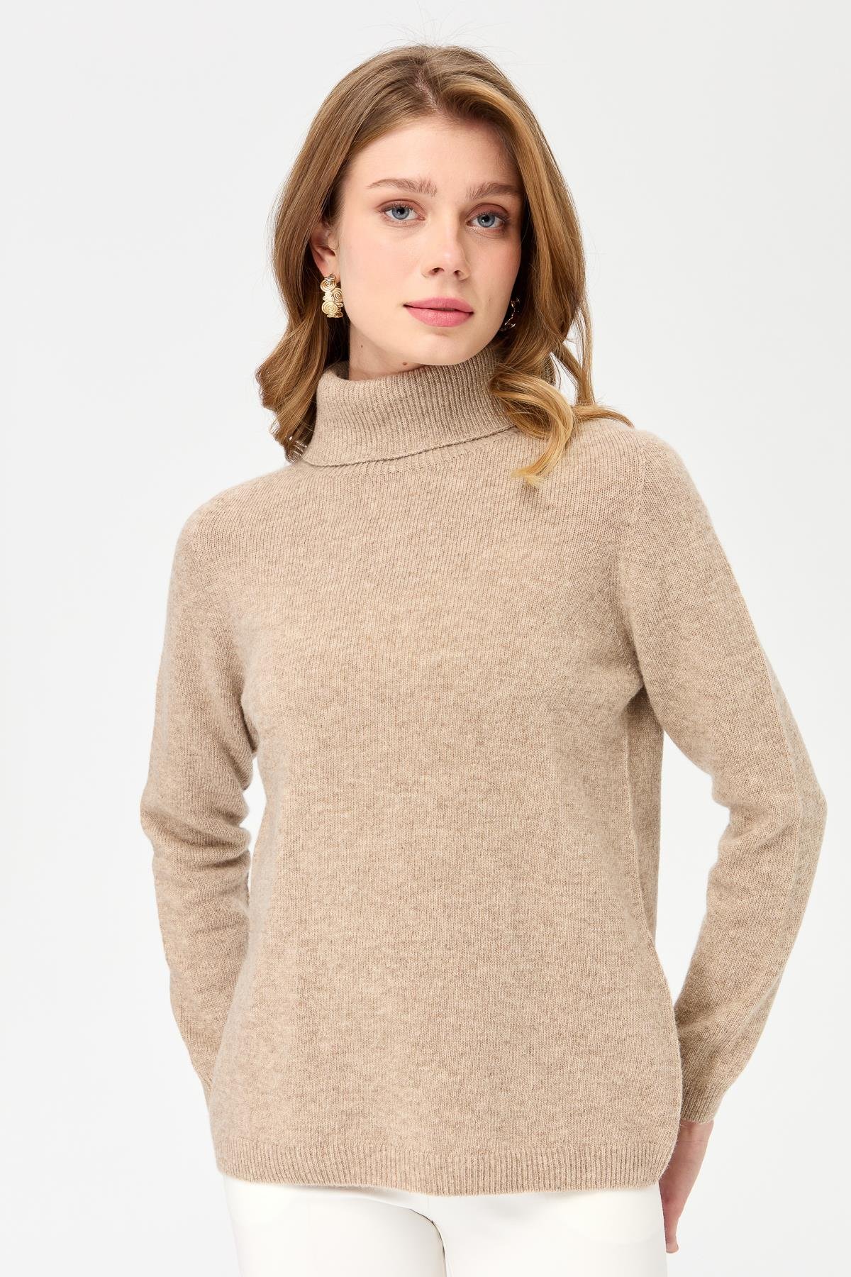 23164Kadın Tam Balıkçı Yaka Klasik Yün Kazak K.Bej
