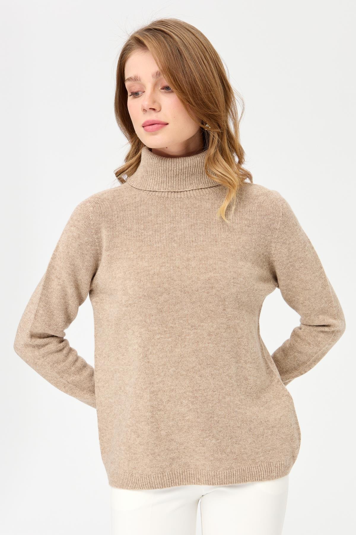 23164Kadın Tam Balıkçı Yaka Klasik Yün Kazak K.Bej