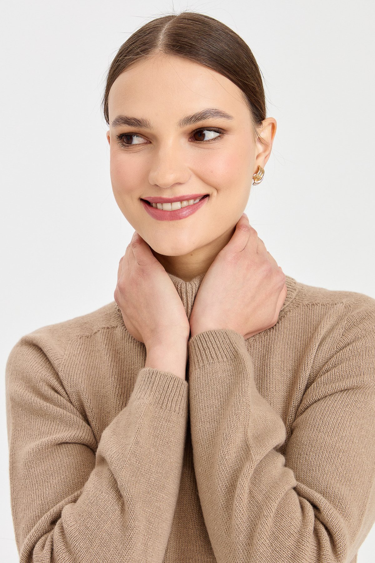 23164Kadın Tam Balıkçı Yaka Klasik Yün Kazak Bej