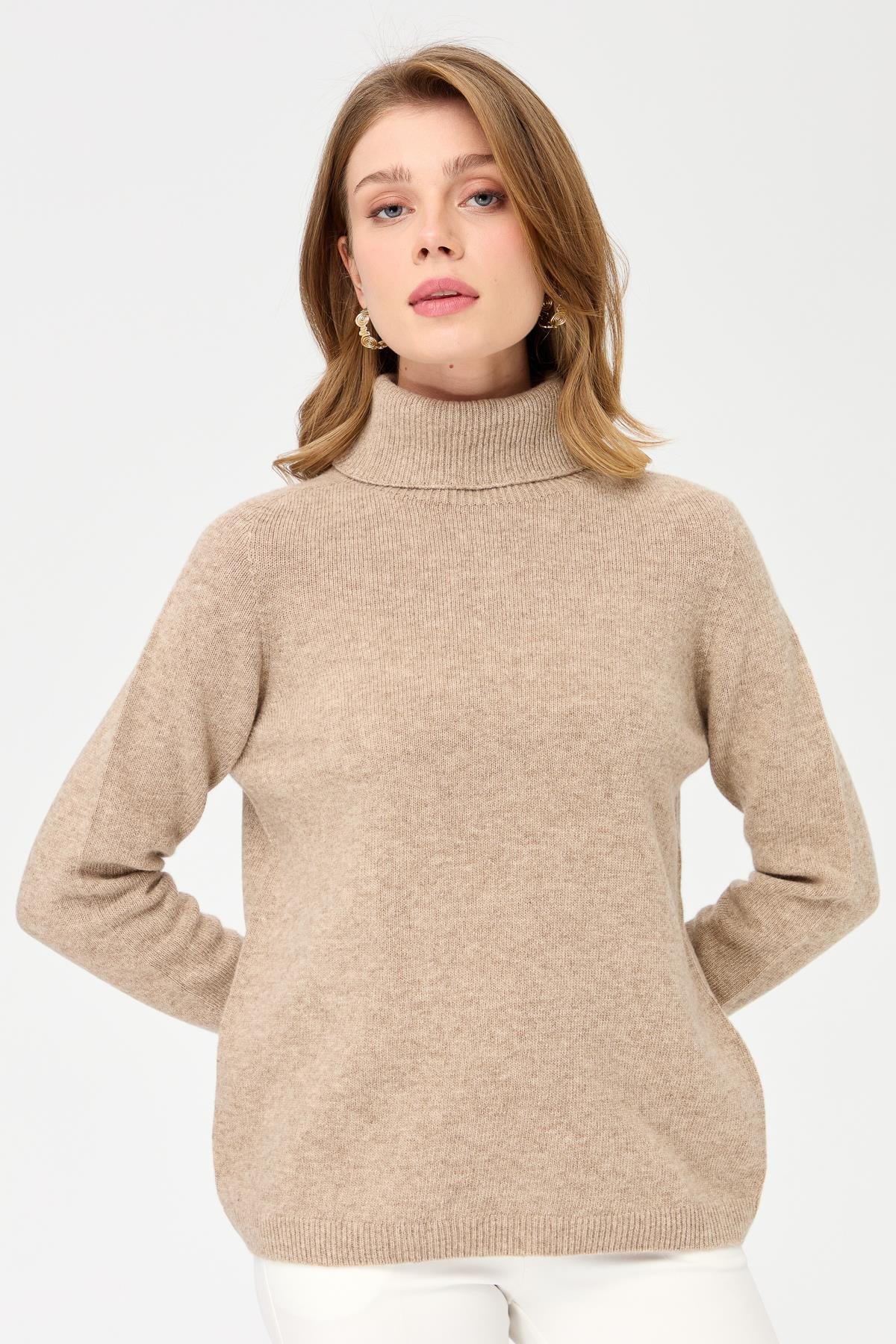 23164Kadın Tam Balıkçı Yaka Klasik Yün Kazak K.Bej