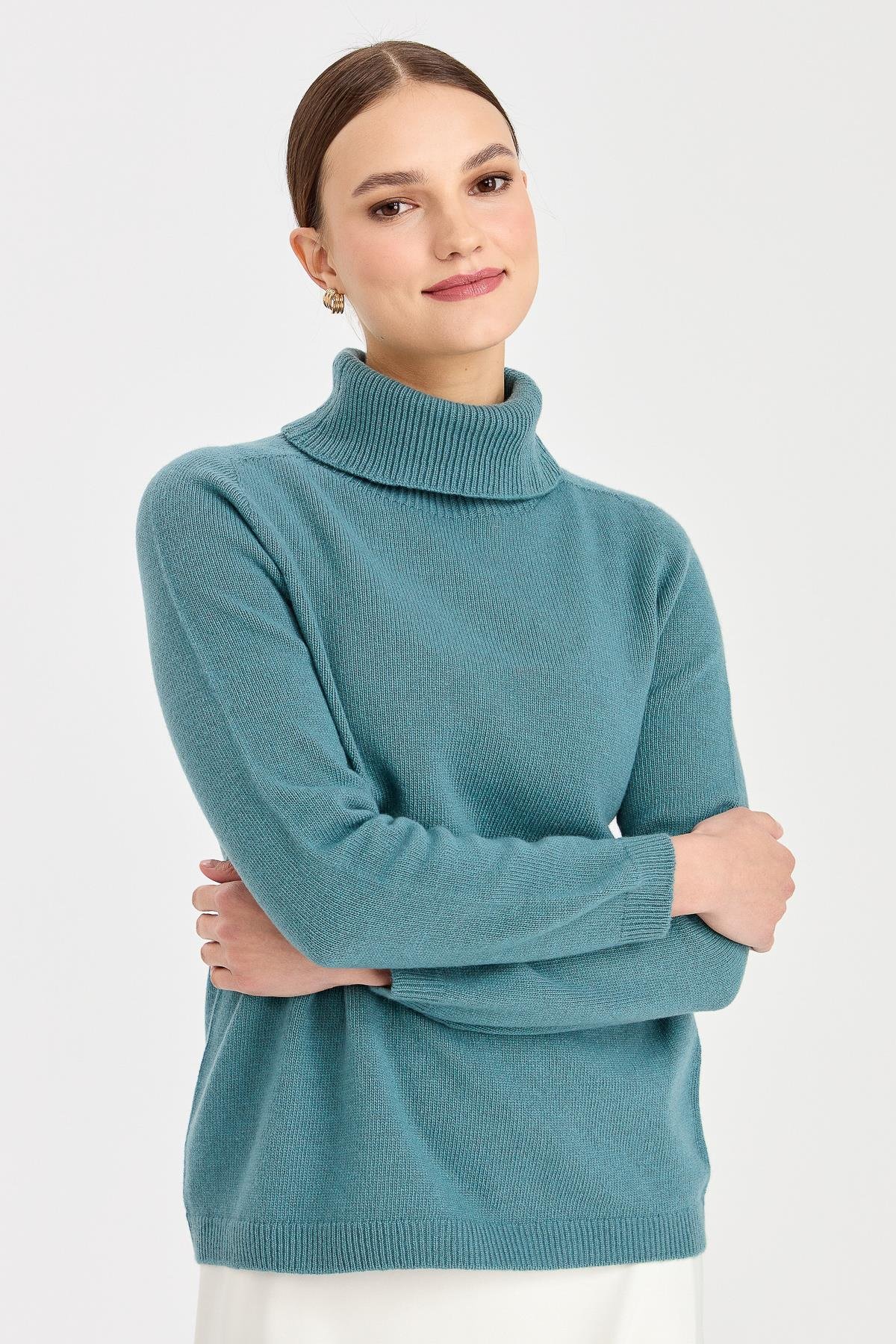 23164Kadın Tam Balıkçı Yaka Klasik Yün Kazak M.Yeşili