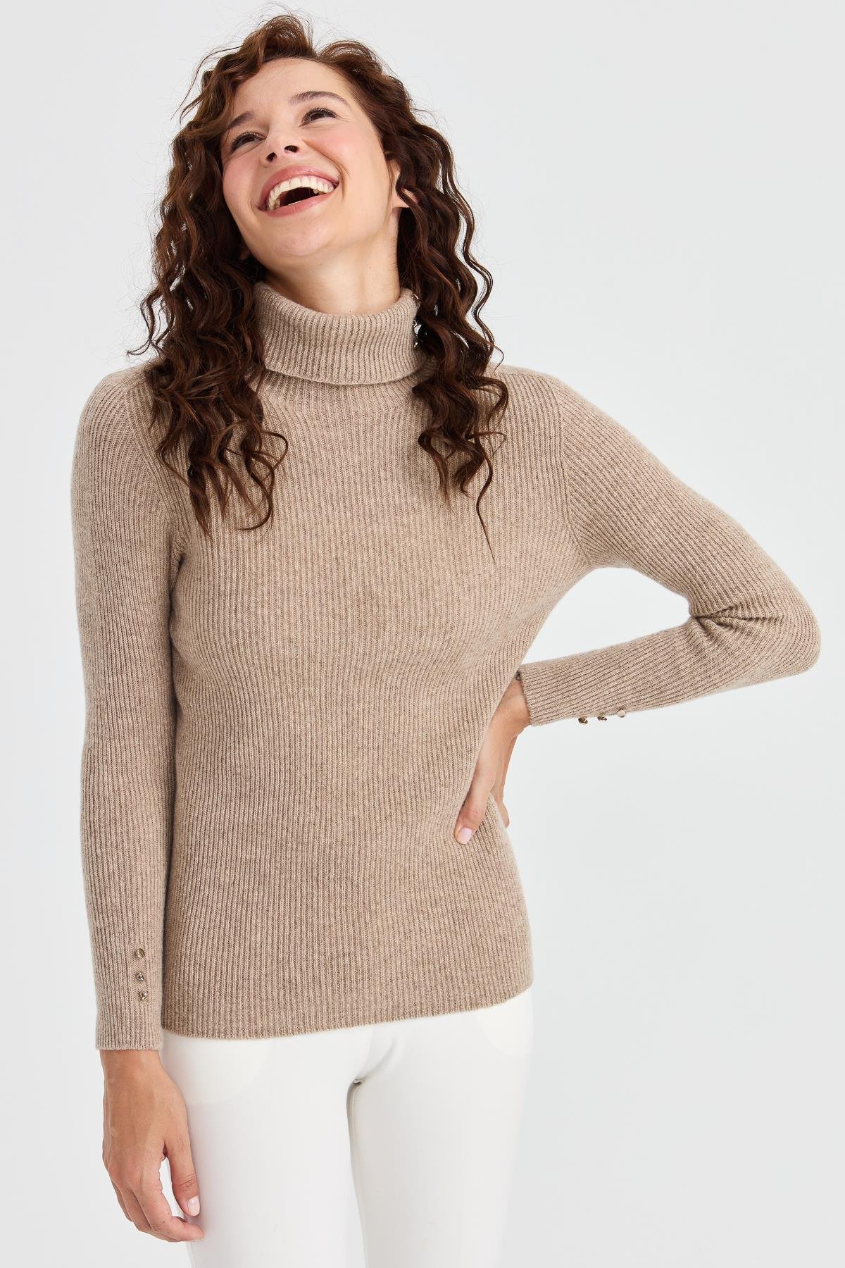 23159Kadın Tam Balıkçı Yaka Kol Ucu Düğmeli Yün Kazak K.Bej