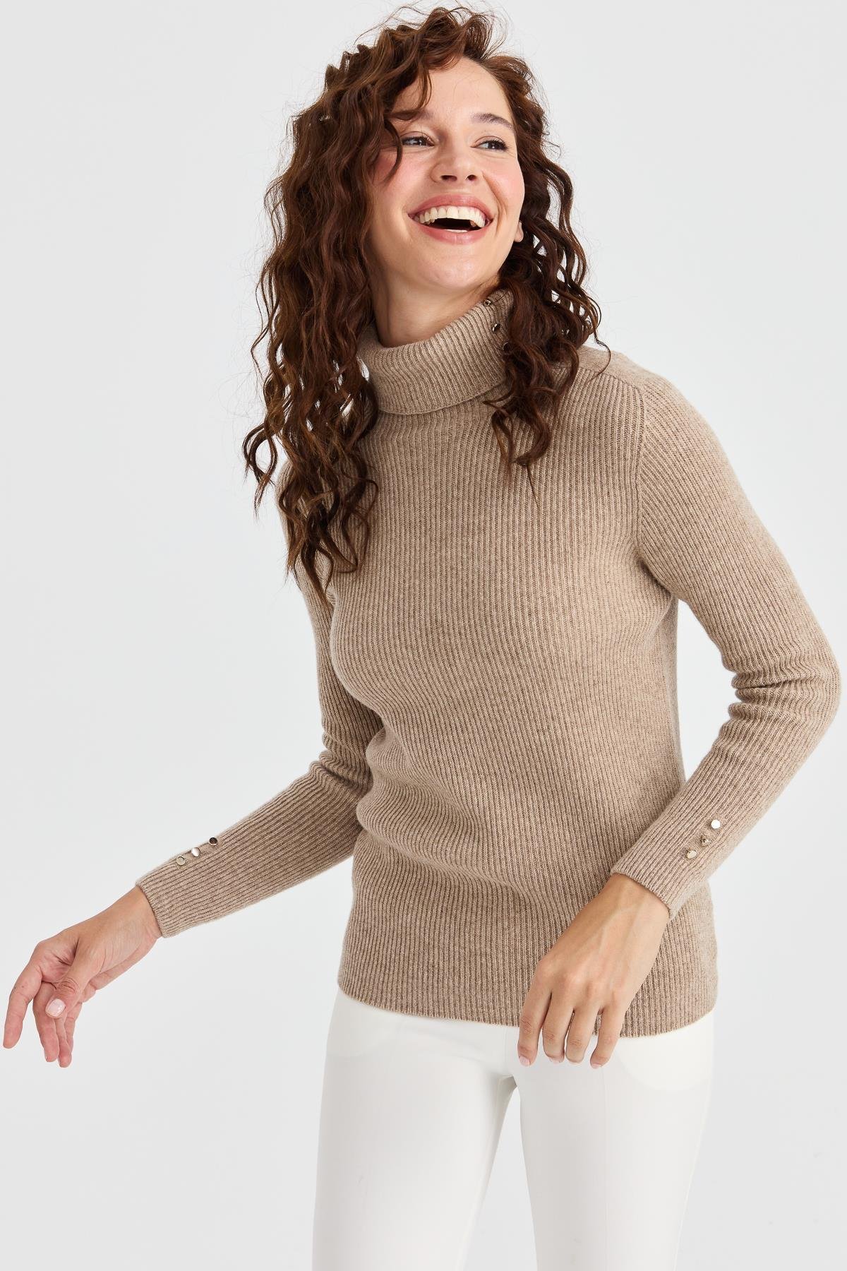 23159Kadın Tam Balıkçı Yaka Kol Ucu Düğmeli Yün Kazak K.Bej