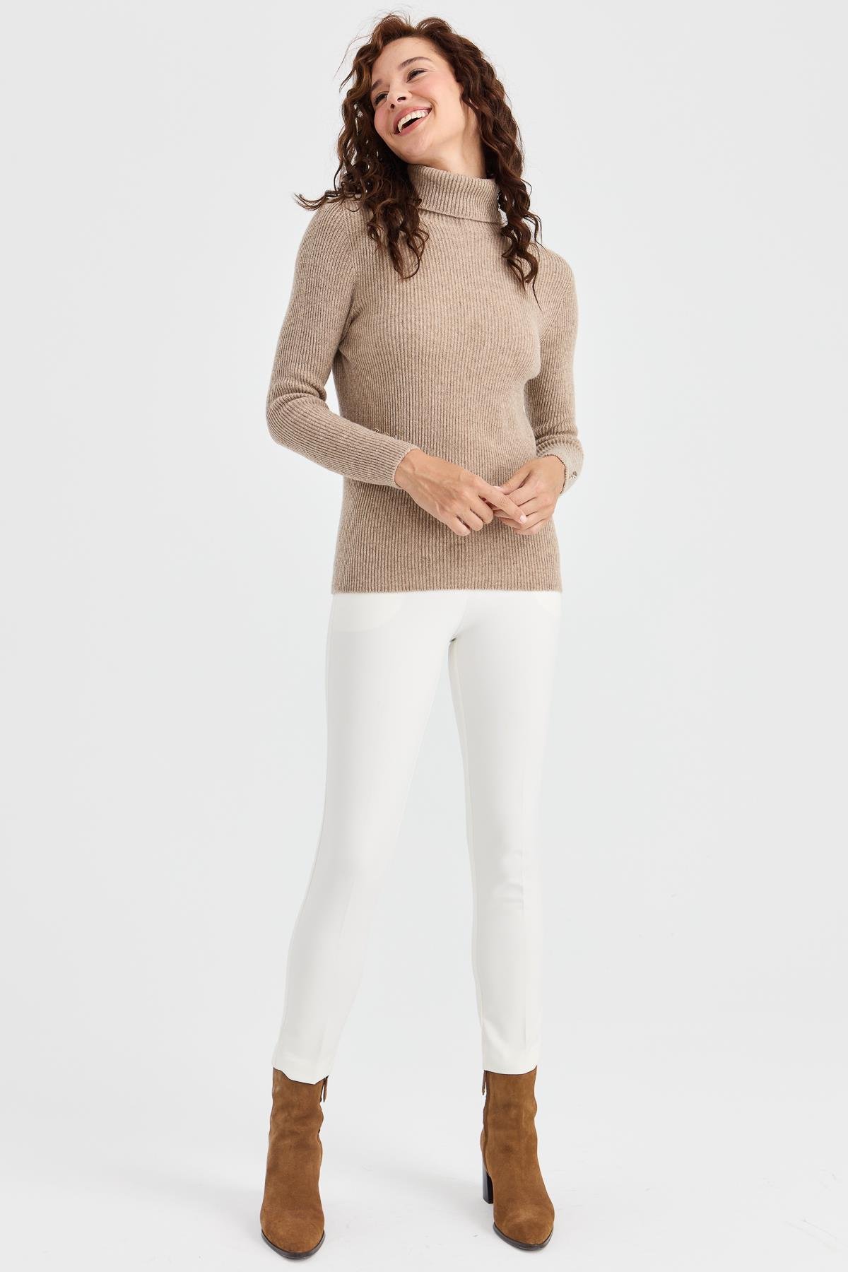 23159Kadın Tam Balıkçı Yaka Kol Ucu Düğmeli Yün Kazak K.Bej