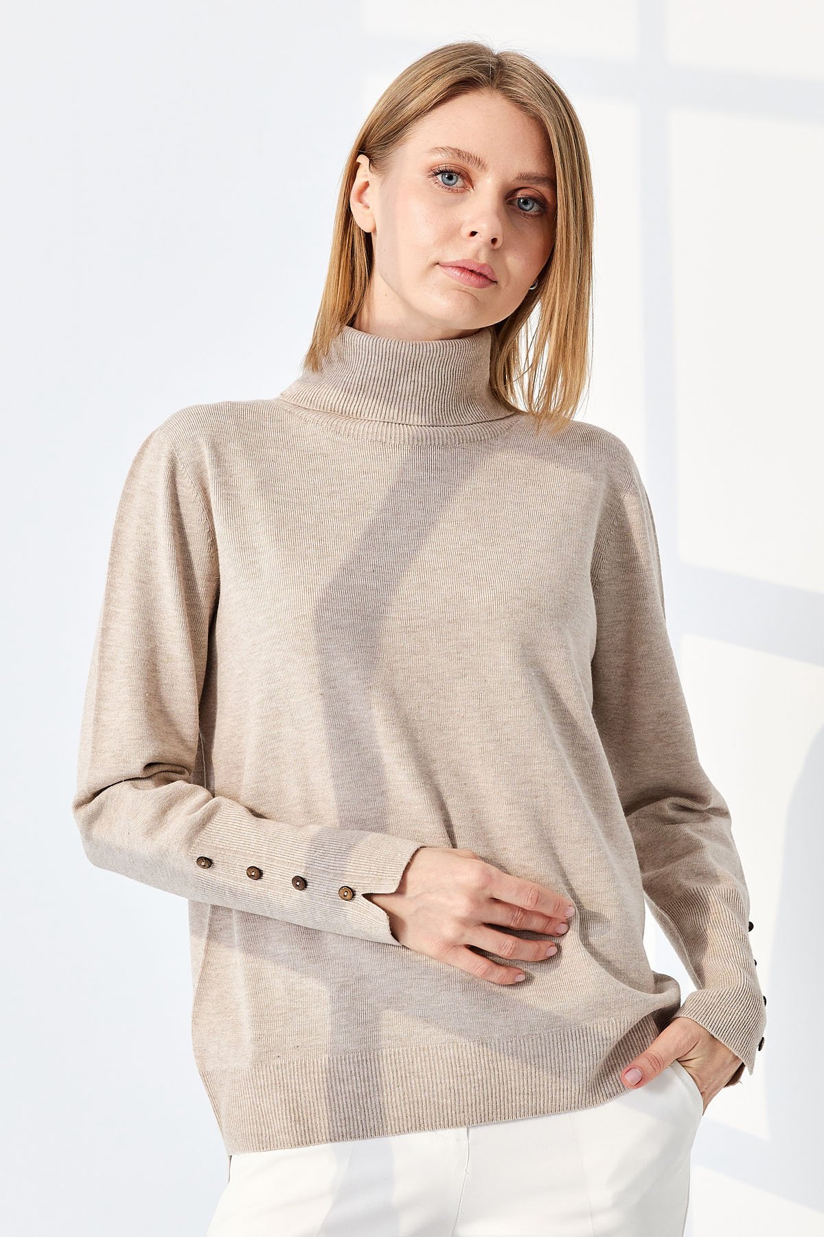 22330Kadın Tam Balıkçı Yaka Kol Ucu Yırtmaçlı Kazak Bej