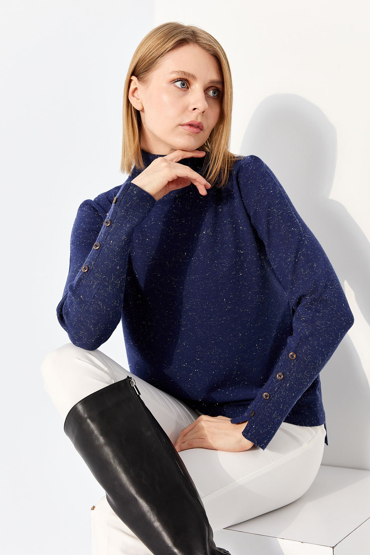 22330Kadın Tam Balıkçı Yaka Kol Ucu Yırtmaçlı Kazak Lacivert