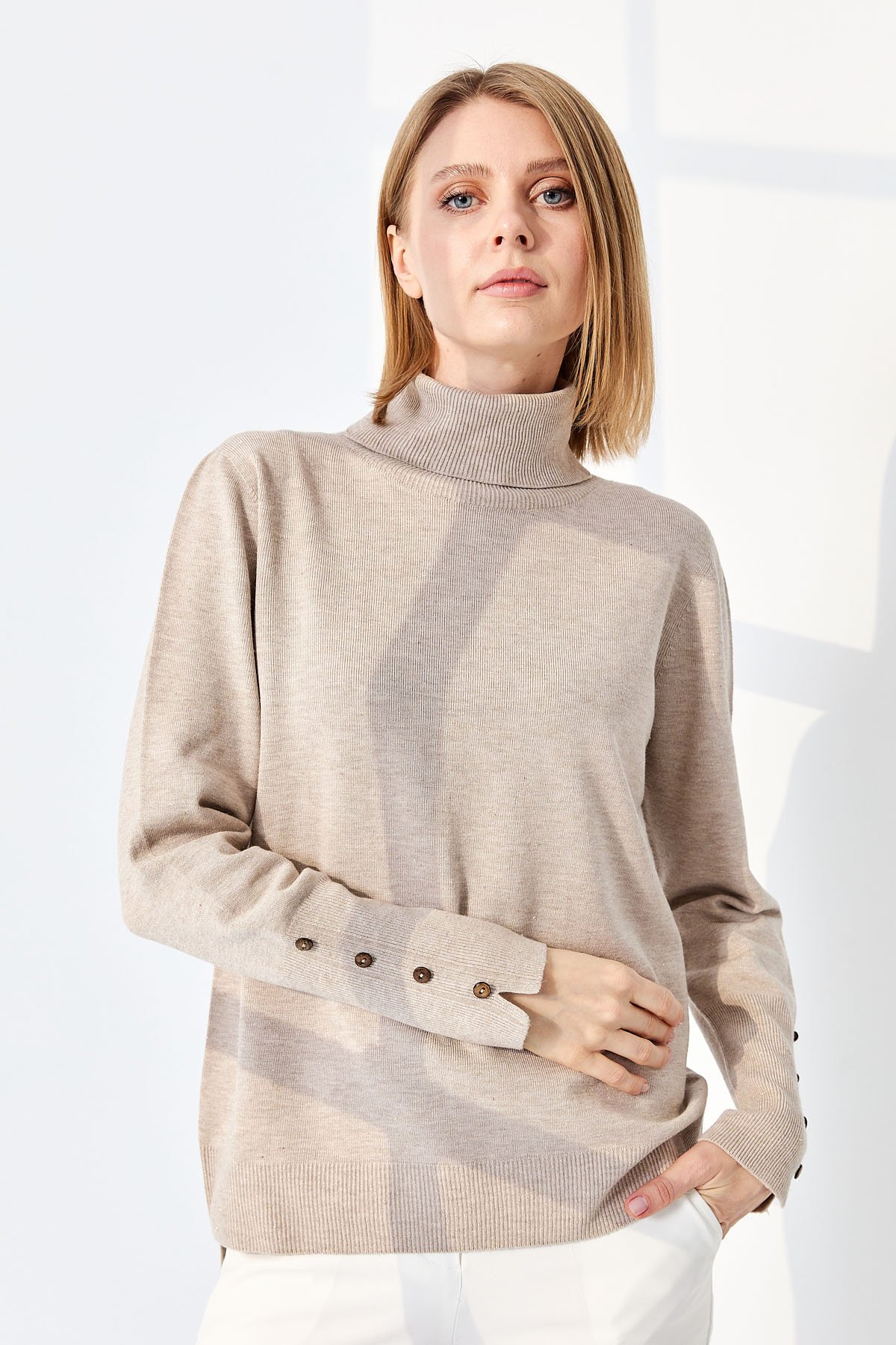 22330Kadın Tam Balıkçı Yaka Kol Ucu Yırtmaçlı Kazak Bej