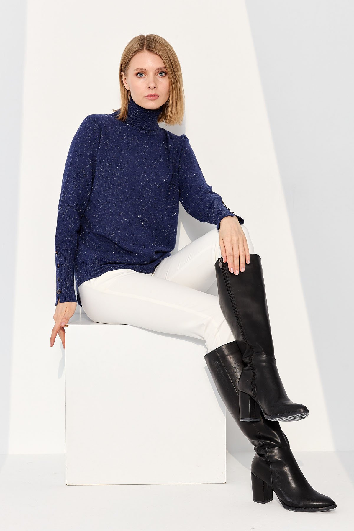 22330Kadın Tam Balıkçı Yaka Kol Ucu Yırtmaçlı Kazak Lacivert