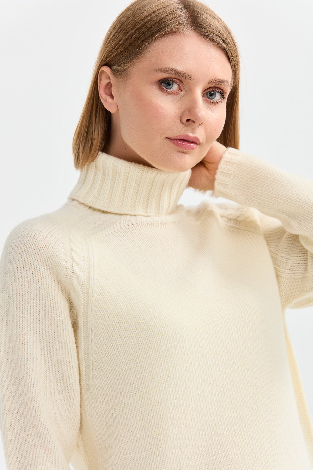 22097Kadın Tam Balıkçı Yaka Omzu Saç Örgülü Yün Kazak Kemik