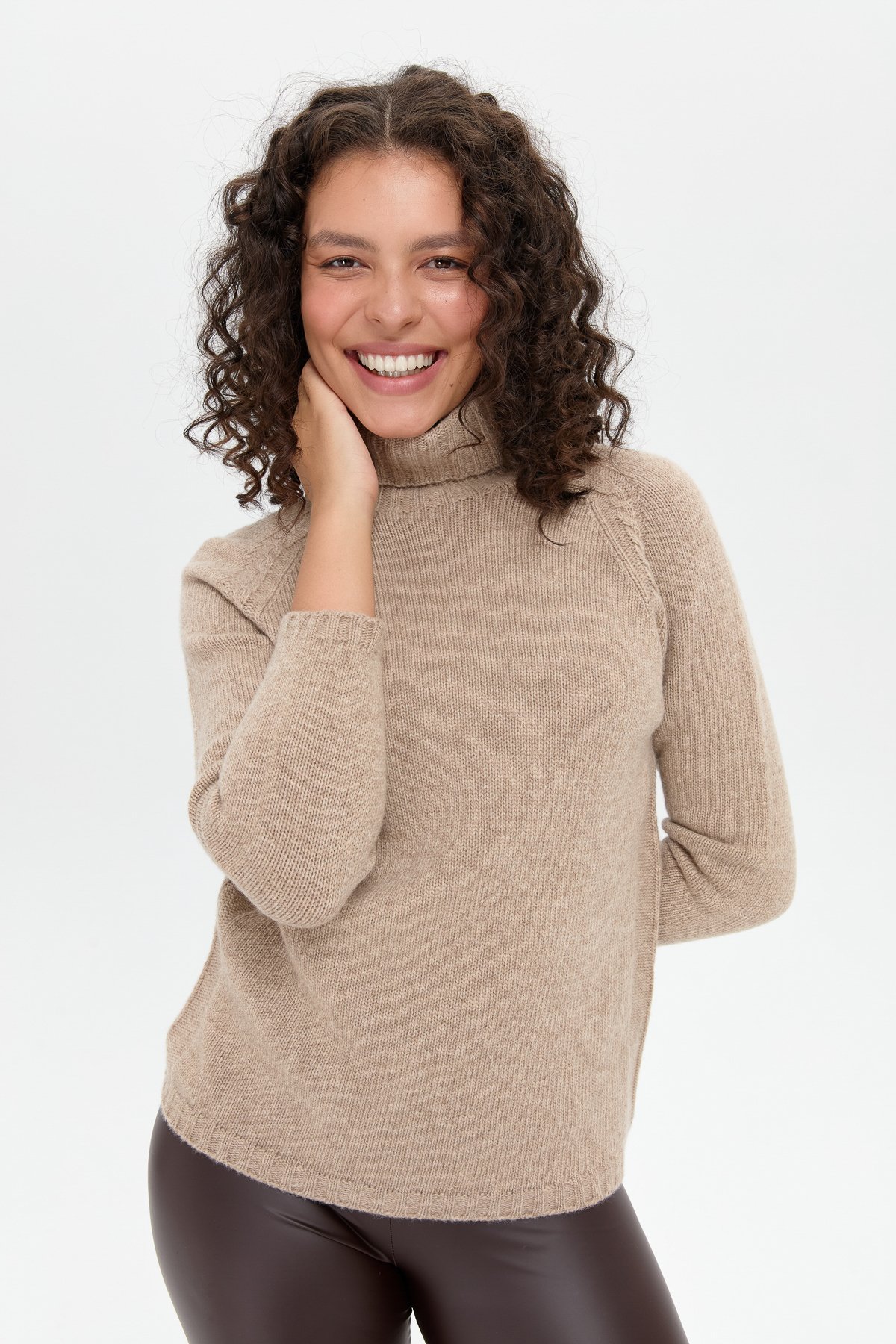 22097Kadın Tam Balıkçı Yaka Omzu Saç Örgülü Yün Kazak K.Bej