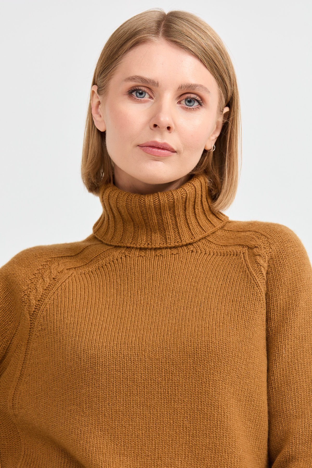 22097Kadın Tam Balıkçı Yaka Omzu Saç Örgülü Yün Kazak Taba