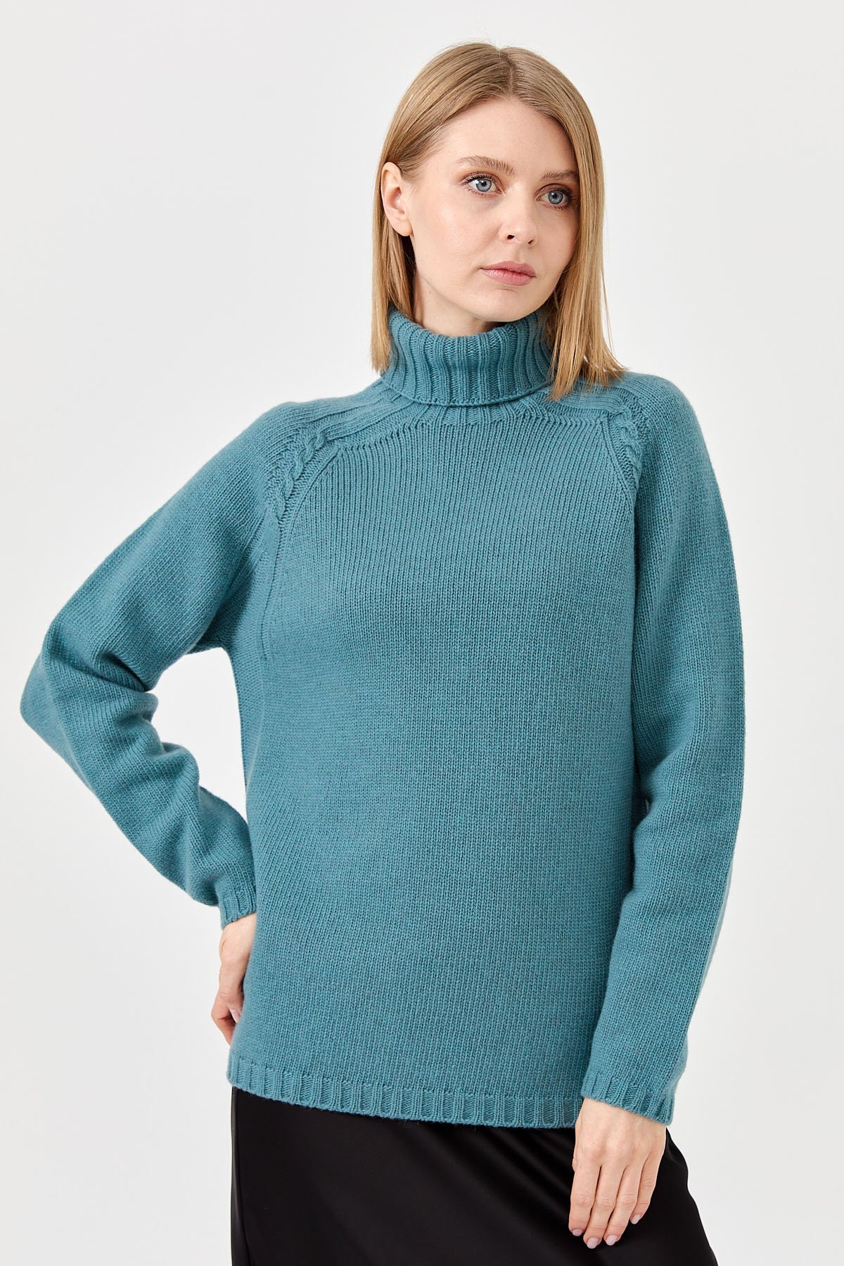 22097Kadın Tam Balıkçı Yaka Omzu Saç Örgülü Yün Kazak M.Yeşili