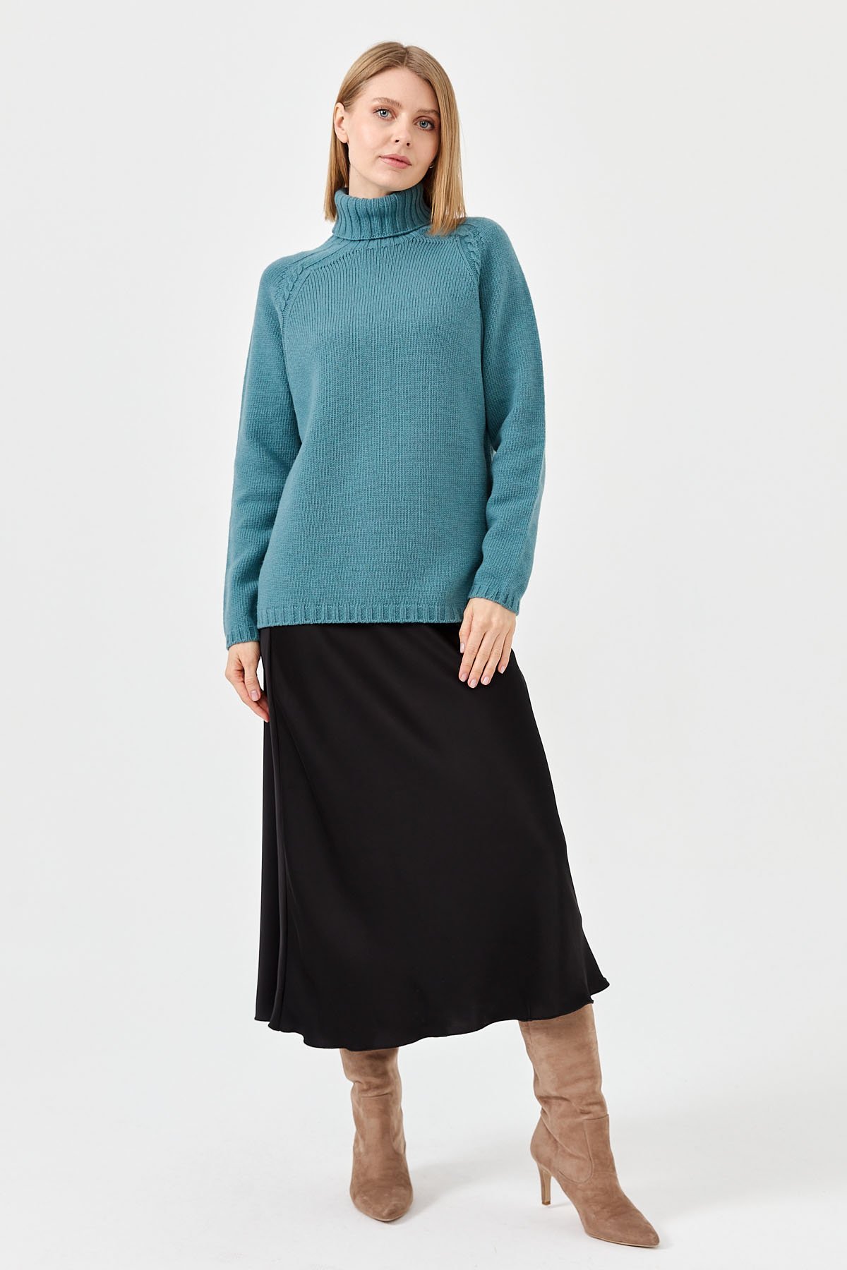 22097Kadın Tam Balıkçı Yaka Omzu Saç Örgülü Yün Kazak M.Yeşili