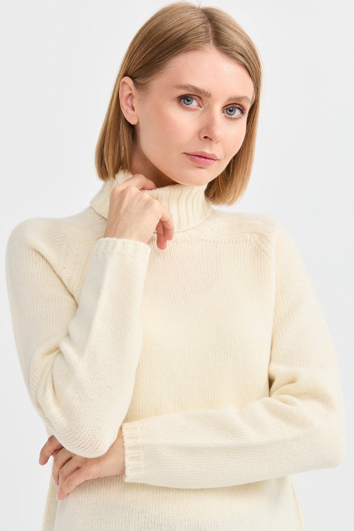 22097Kadın Tam Balıkçı Yaka Omzu Saç Örgülü Yün Kazak Kemik