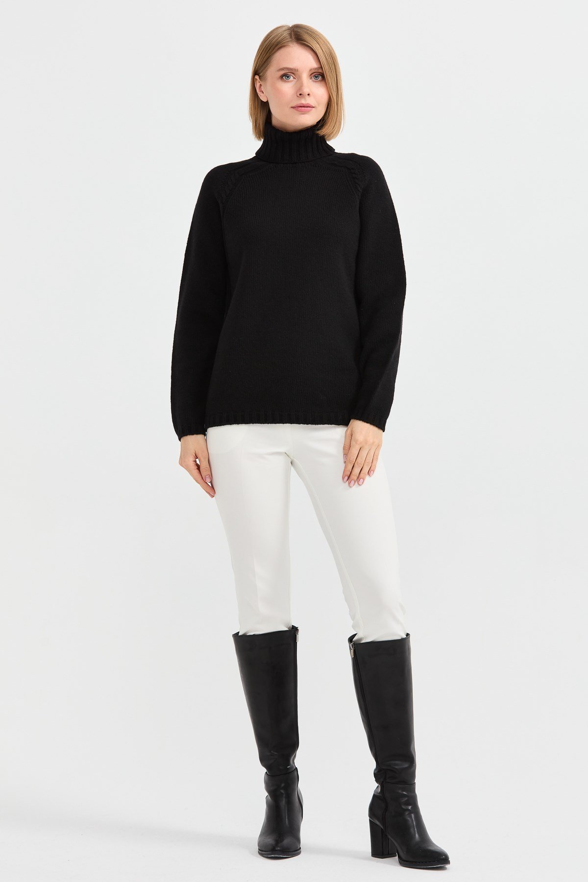 22097Kadın Tam Balıkçı Yaka Omzu Saç Örgülü Yün Kazak Siyah