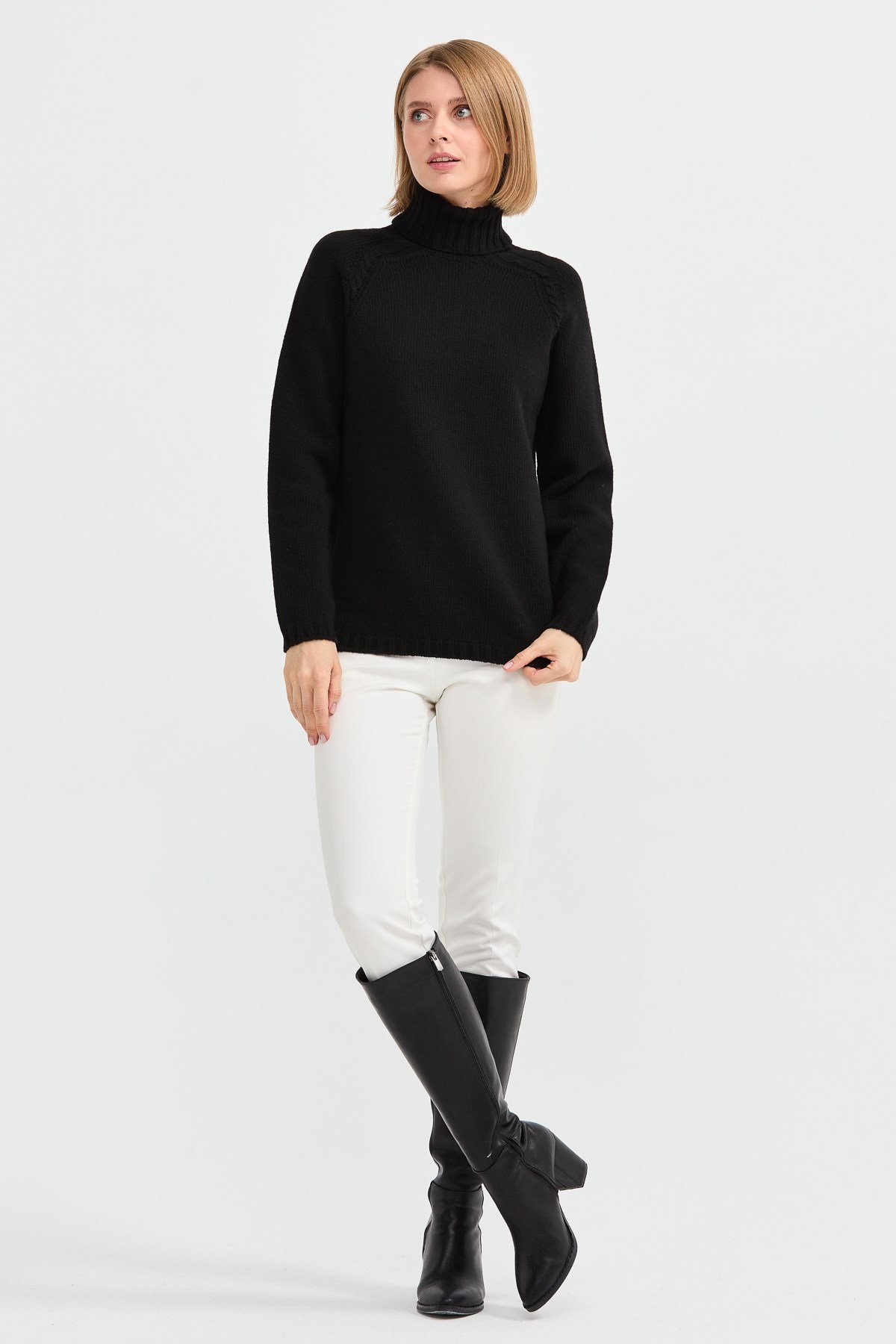 22097Kadın Tam Balıkçı Yaka Omzu Saç Örgülü Yün Kazak Siyah