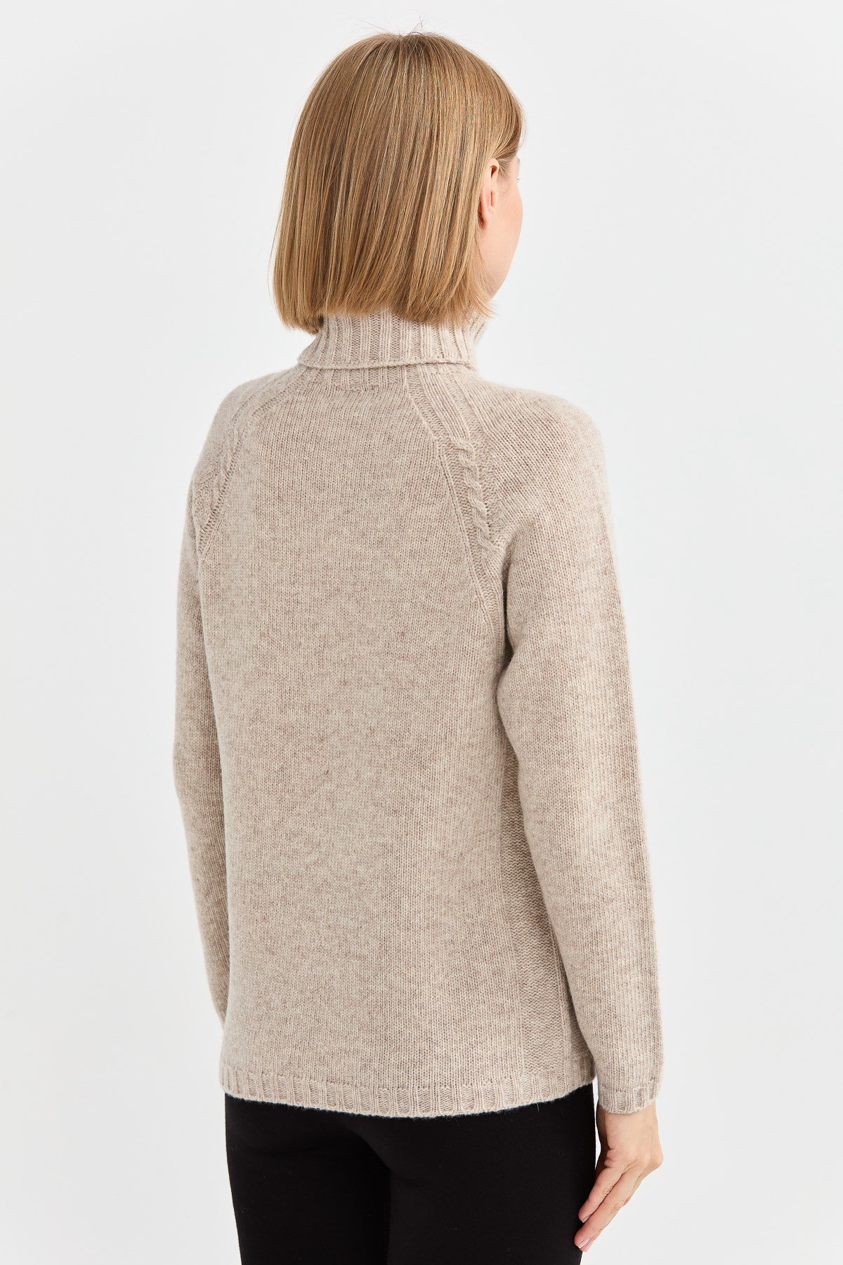 22097Kadın Tam Balıkçı Yaka Omzu Saç Örgülü Yün Kazak V.Bej