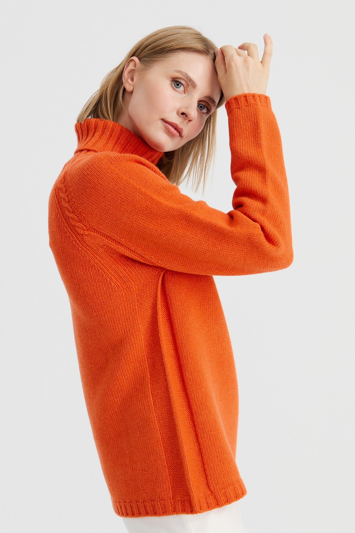 22097Kadın Tam Balıkçı Yaka Omzu Saç Örgülü Yün Kazak Portakal