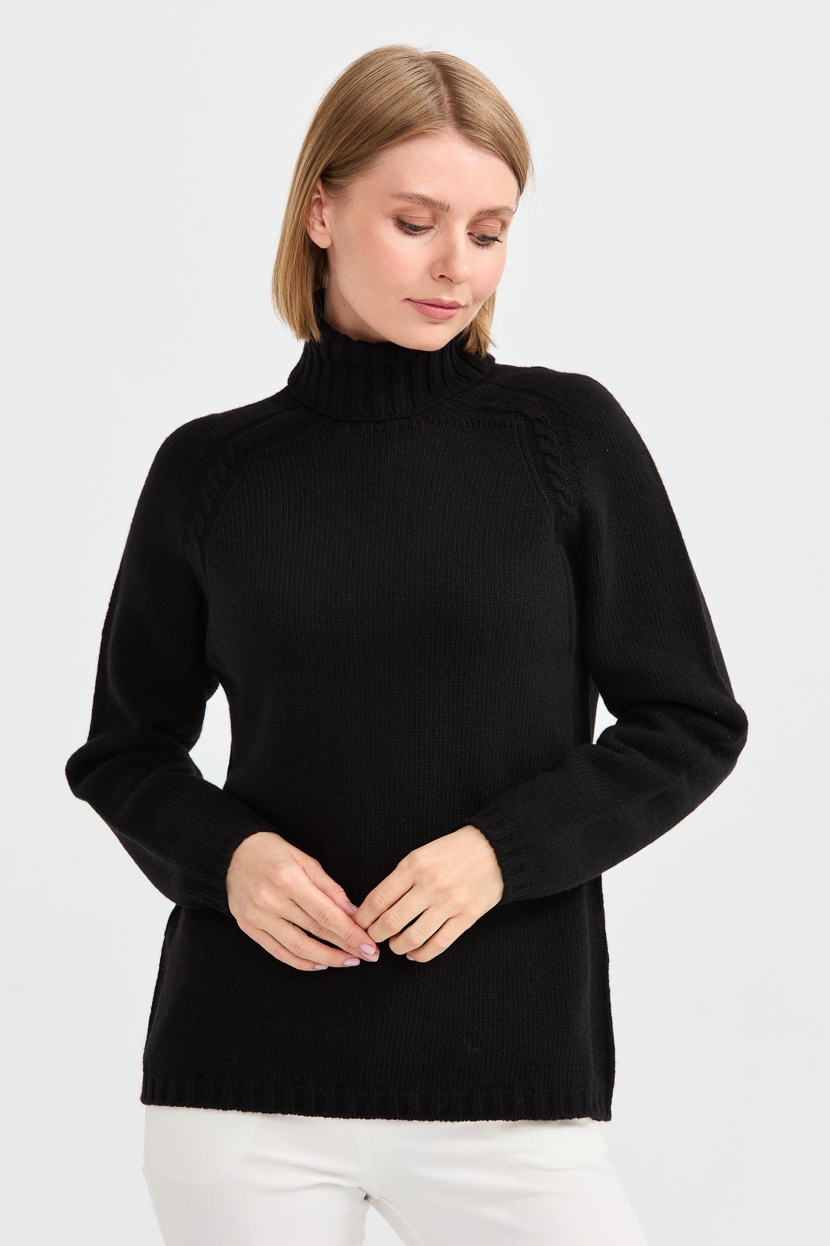 22097Kadın Tam Balıkçı Yaka Omzu Saç Örgülü Yün Kazak Siyah