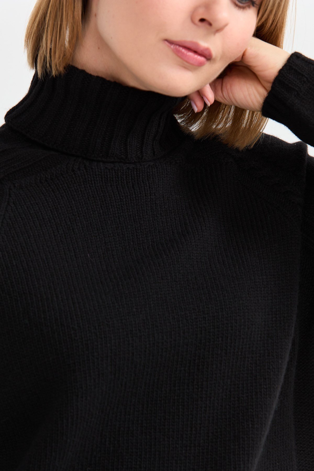 22097Kadın Tam Balıkçı Yaka Omzu Saç Örgülü Yün Kazak Siyah