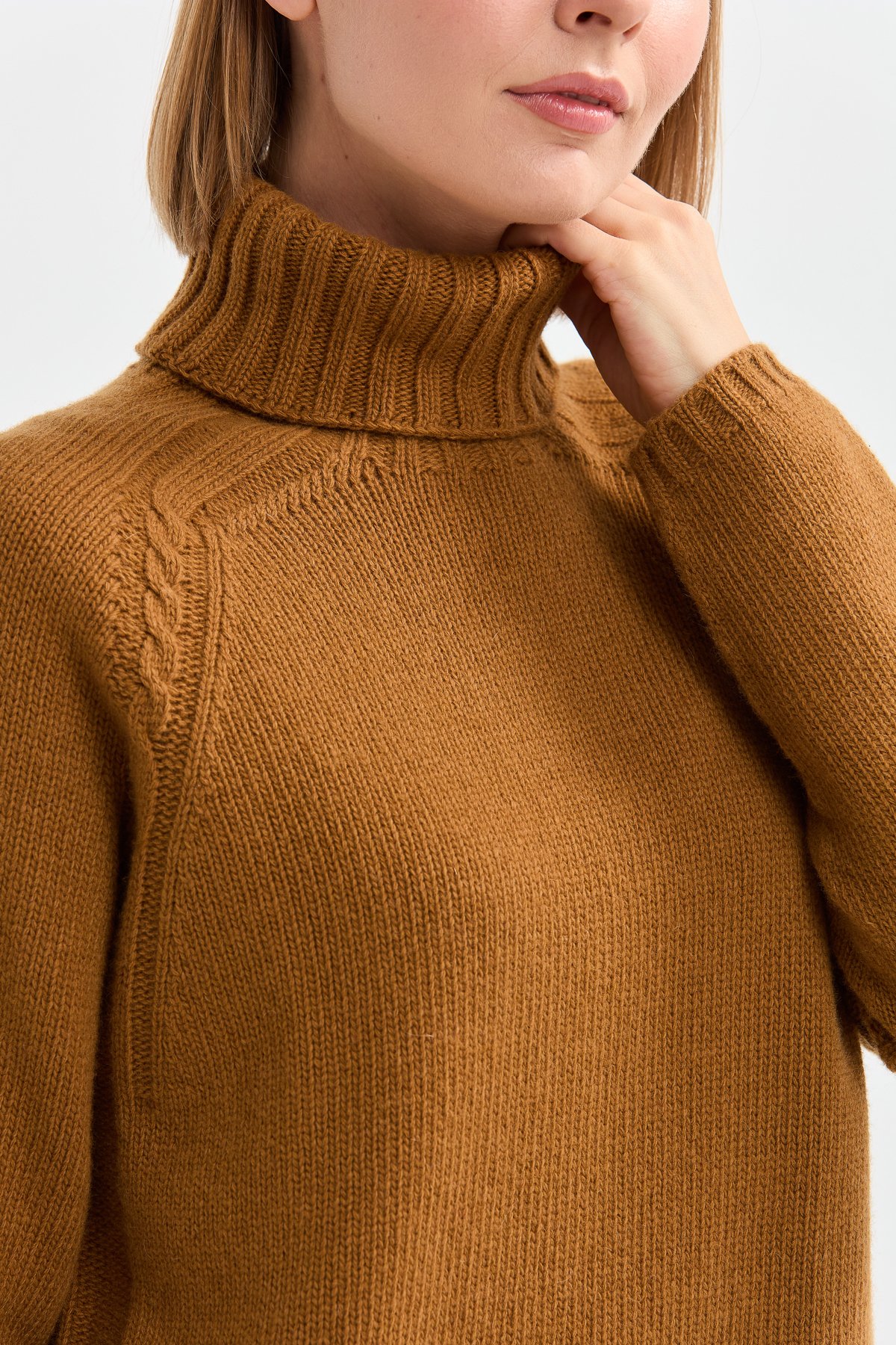 22097Kadın Tam Balıkçı Yaka Omzu Saç Örgülü Yün Kazak Taba