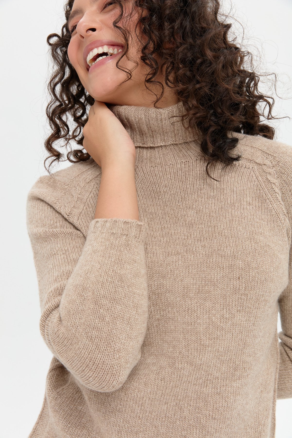 22097Kadın Tam Balıkçı Yaka Omzu Saç Örgülü Yün Kazak K.Bej