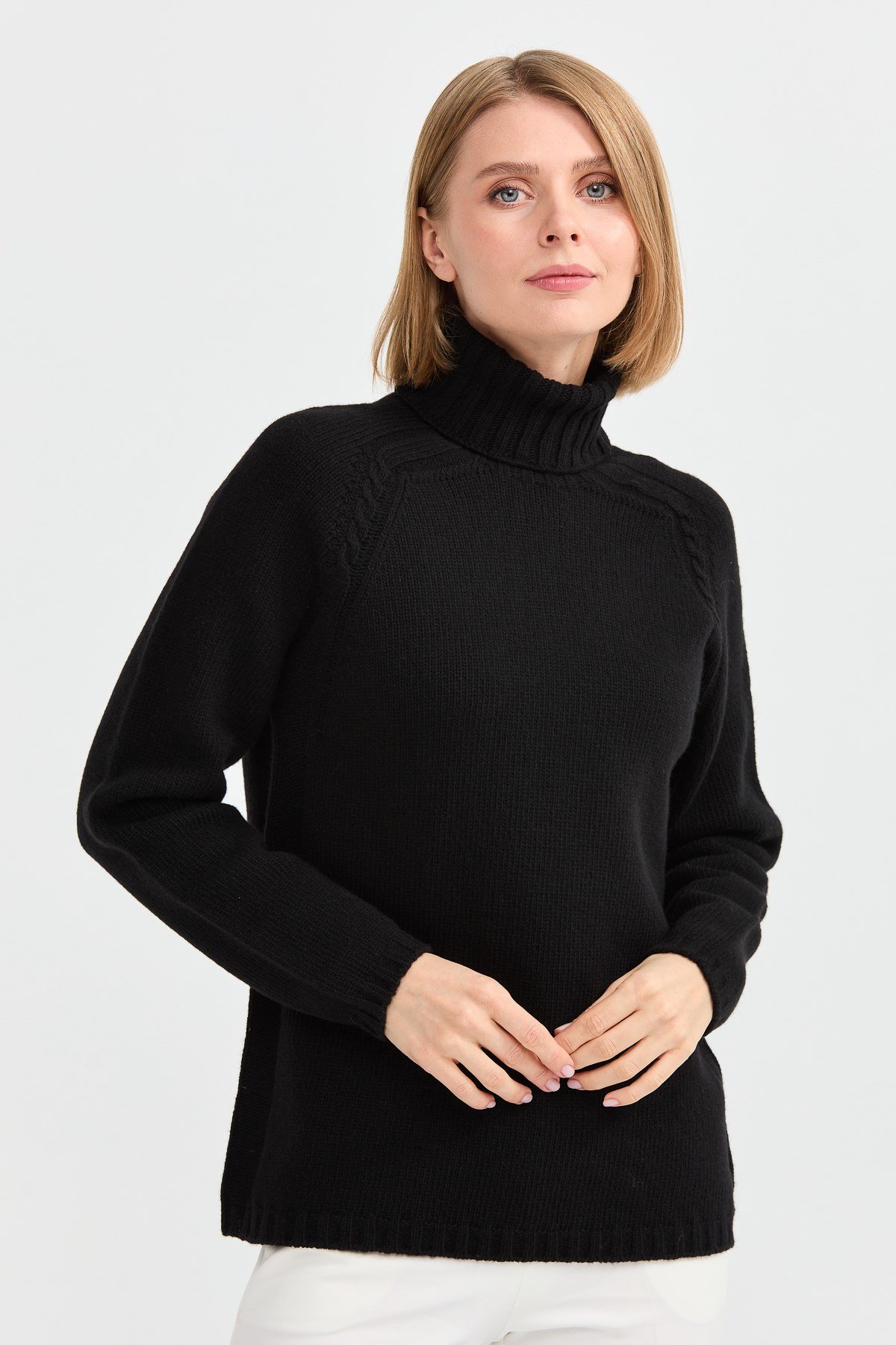 22097Kadın Tam Balıkçı Yaka Omzu Saç Örgülü Yün Kazak Siyah