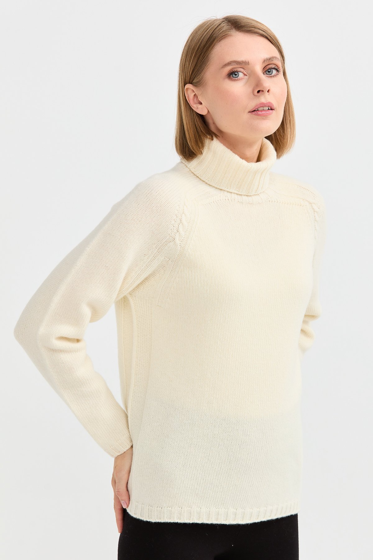 22097Kadın Tam Balıkçı Yaka Omzu Saç Örgülü Yün Kazak Kemik