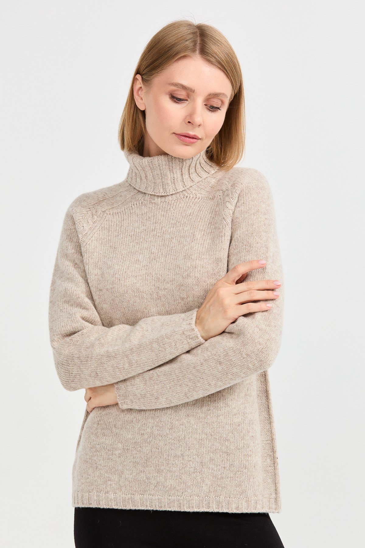 22097Kadın Tam Balıkçı Yaka Omzu Saç Örgülü Yün Kazak V.Bej