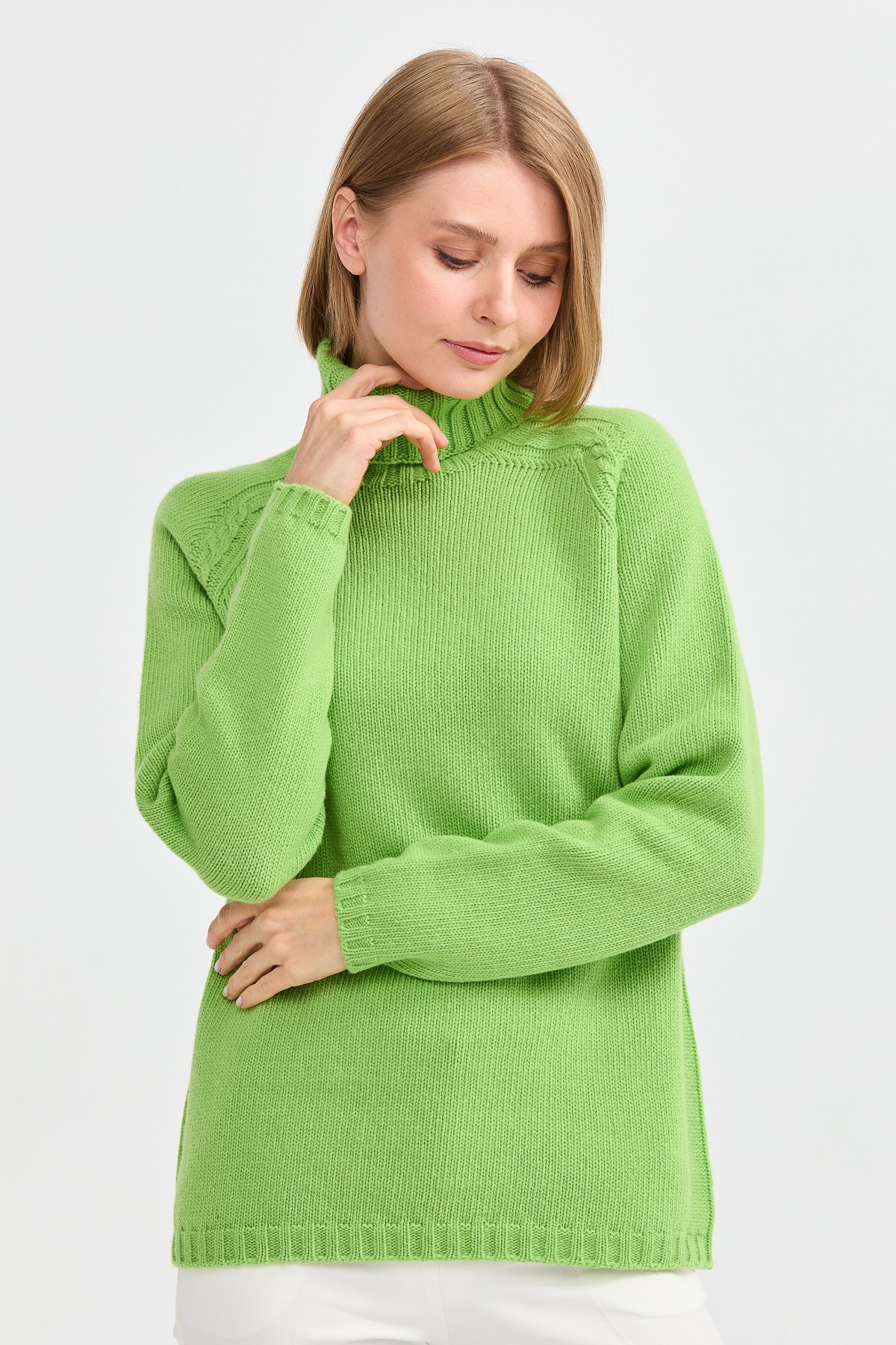 22097Kadın Tam Balıkçı Yaka Omzu Saç Örgülü Yün Kazak A.E.Yeşili