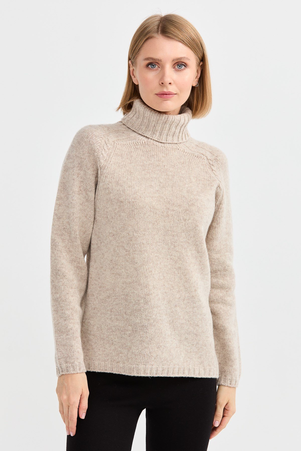 22097Kadın Tam Balıkçı Yaka Omzu Saç Örgülü Yün Kazak V.Bej