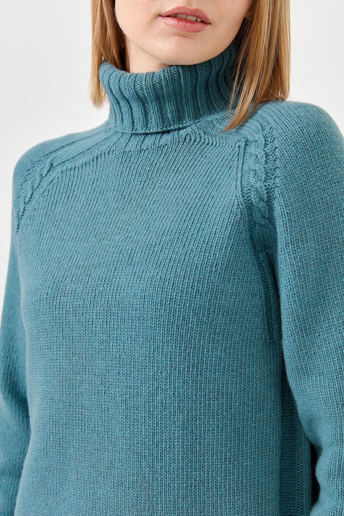 22097Kadın Tam Balıkçı Yaka Omzu Saç Örgülü Yün Kazak M.Yeşili