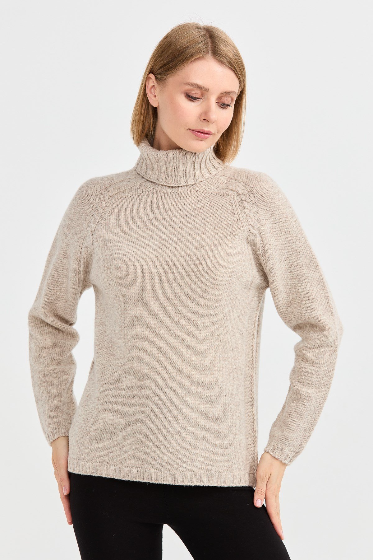 22097Kadın Tam Balıkçı Yaka Omzu Saç Örgülü Yün Kazak V.Bej